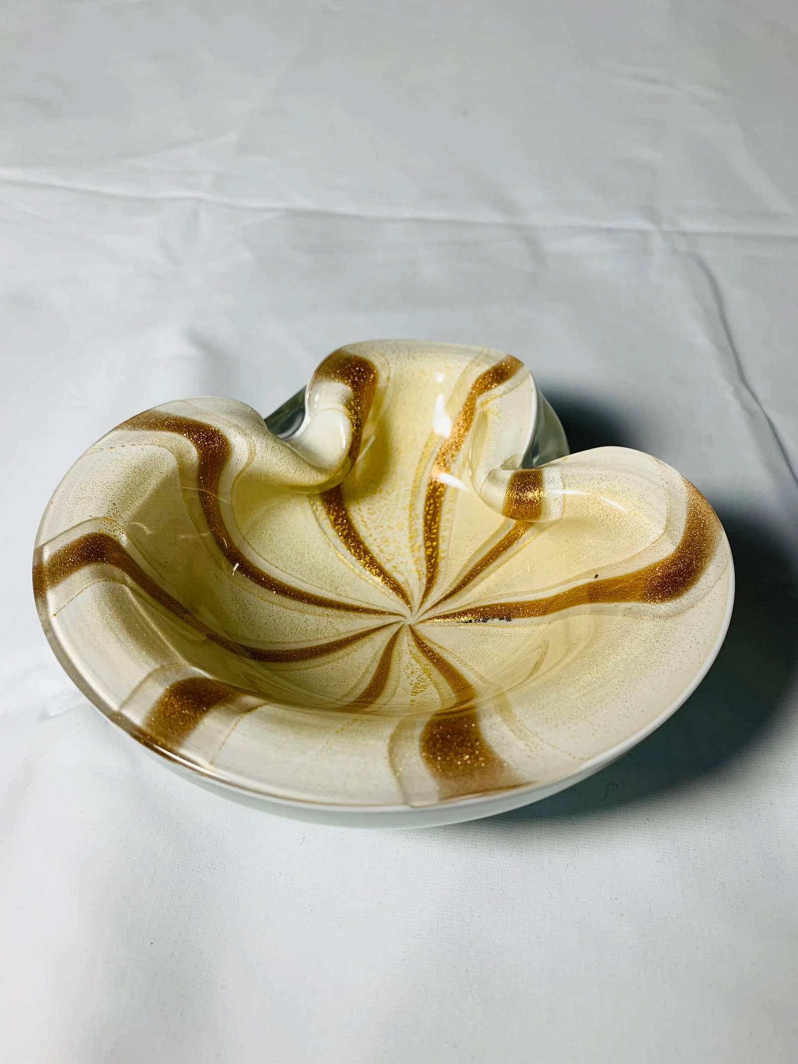 1950s Vintage Alfredo Barbini Italian Murano Cased Glass Dish With Gold and White Swirl - 4