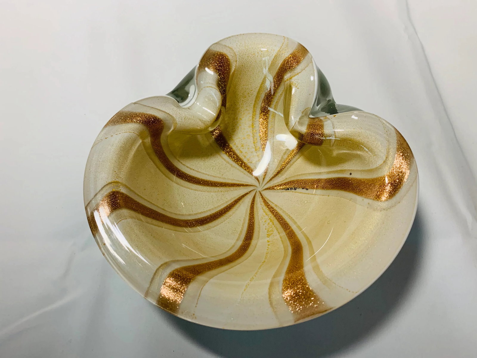 1950s Vintage Alfredo Barbini Italian Murano Cased Glass Dish With Gold and White Swirl - 5