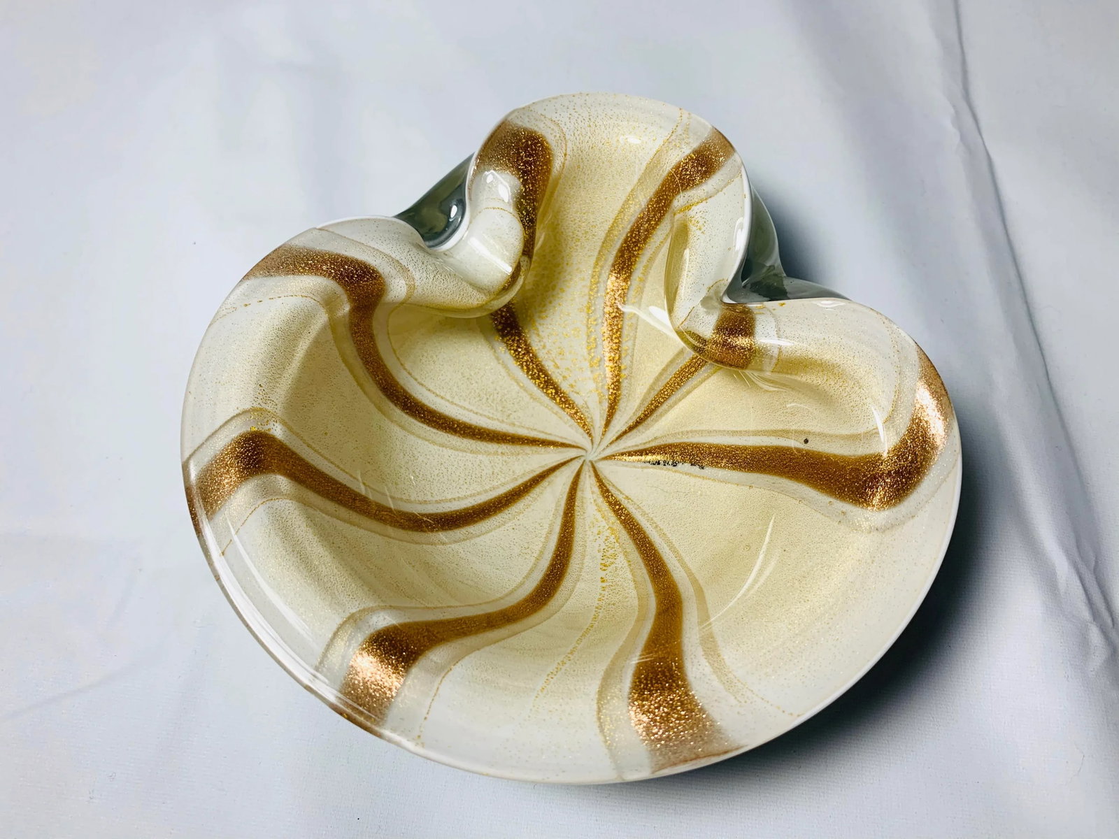 1950s Vintage Alfredo Barbini Italian Murano Cased Glass Dish With Gold and White Swirl - 6
