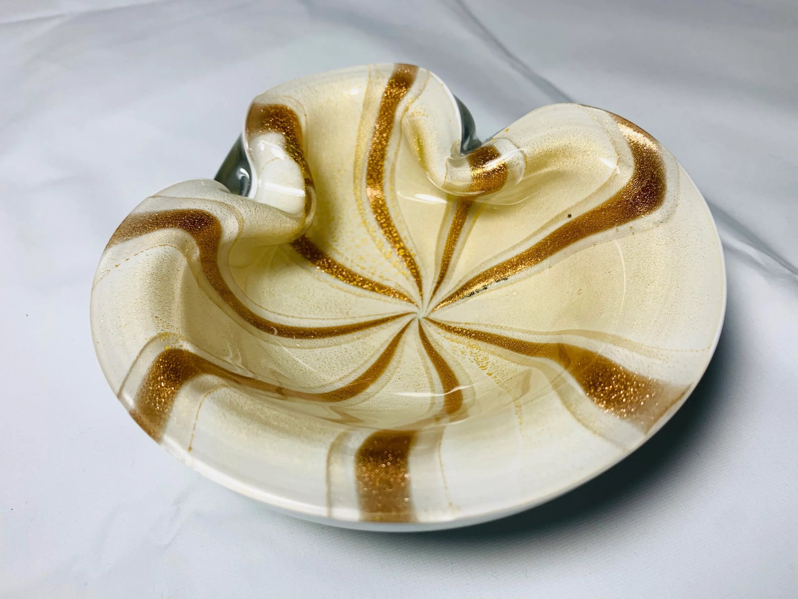 1950s Vintage Alfredo Barbini Italian Murano Cased Glass Dish With Gold and White Swirl - 7