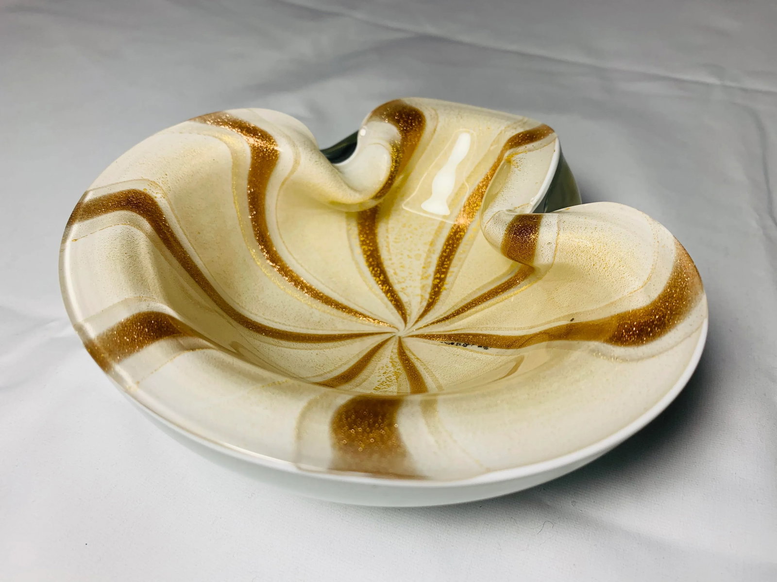 1950s Vintage Alfredo Barbini Italian Murano Cased Glass Dish With Gold and White Swirl - 9