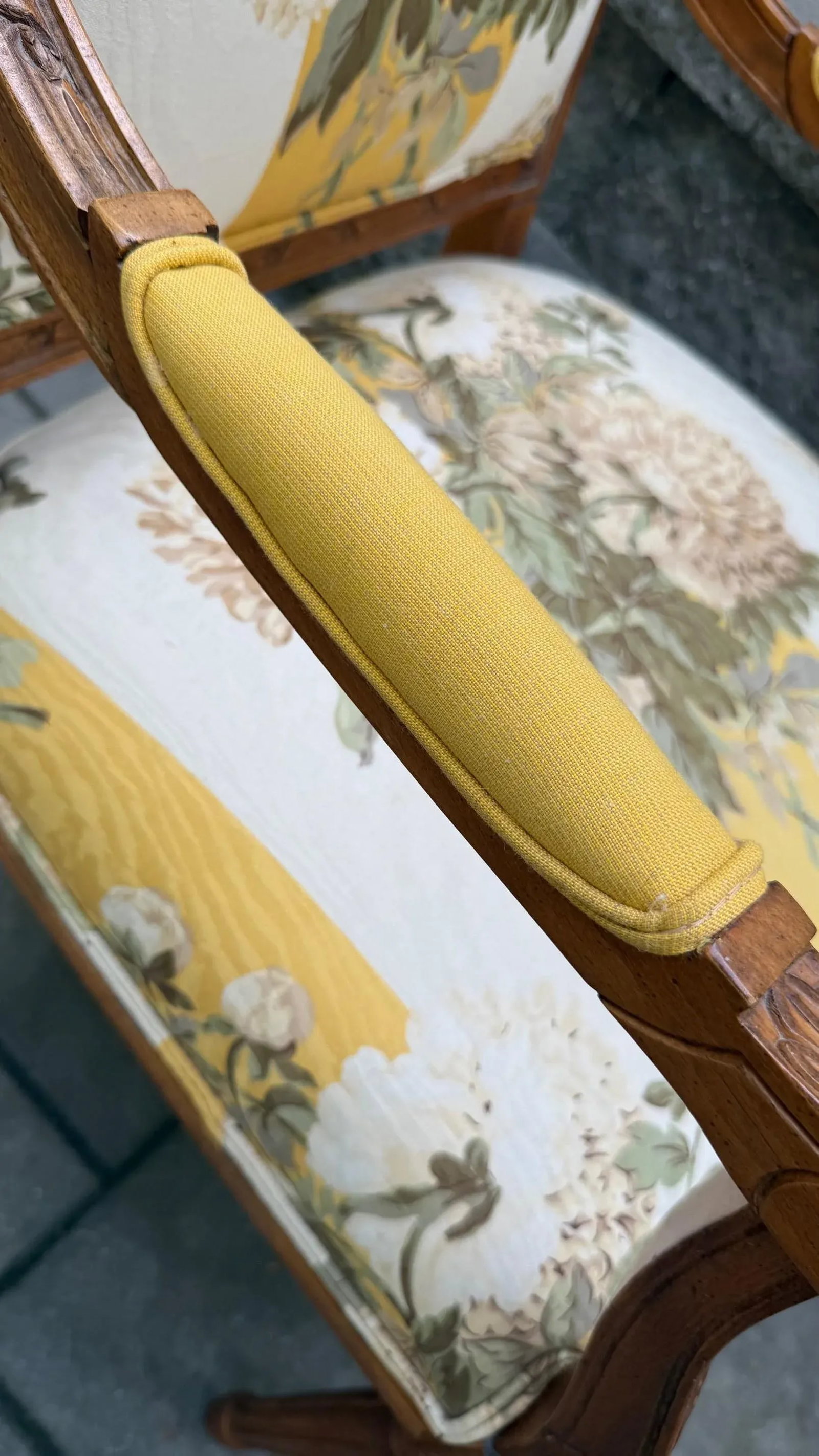 1990s Ethan Allen French Provincial Louis XV Style Armchair With Floral Upholstery - 3