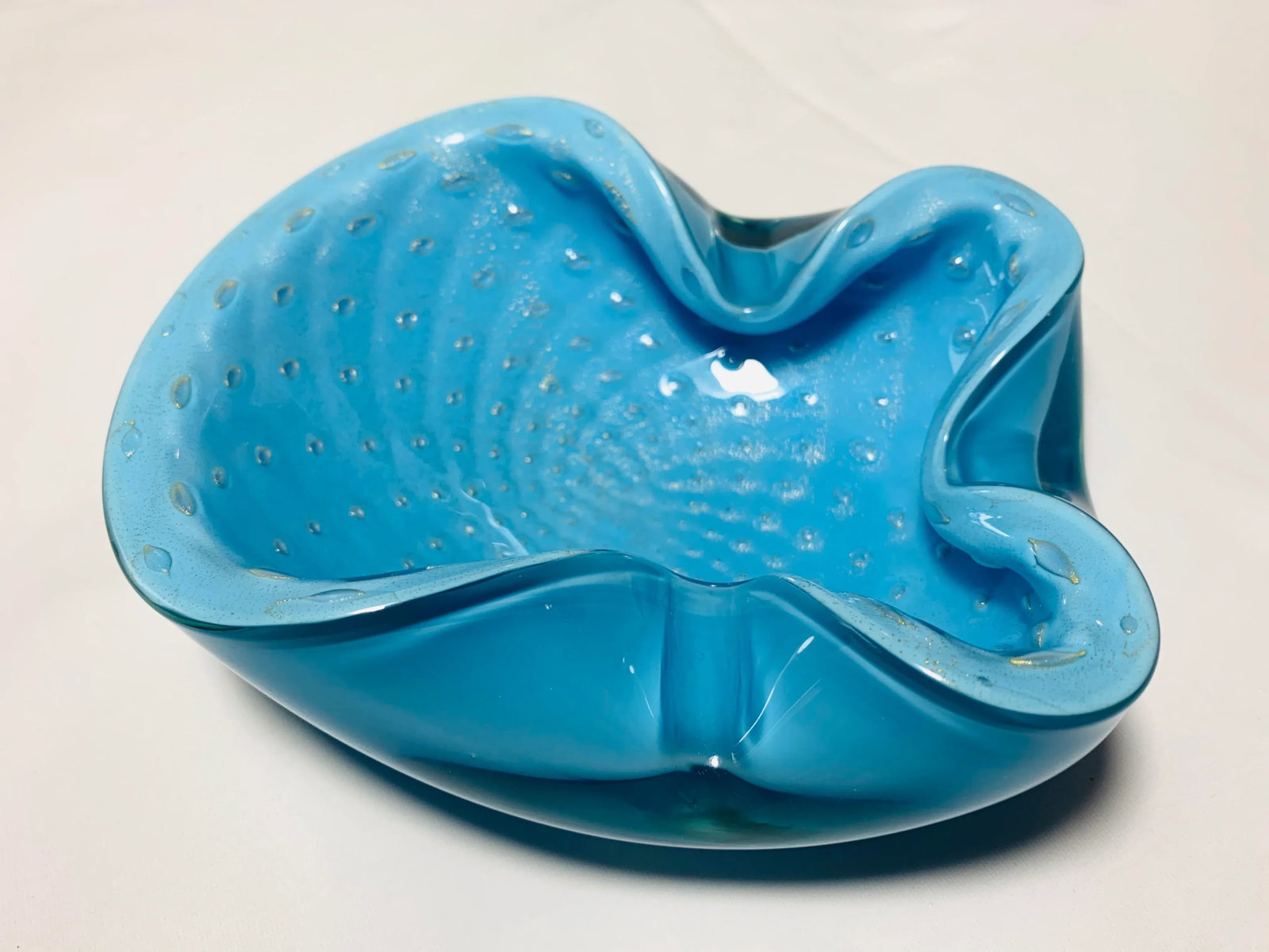 1950s Vintage Alfredo Barbini Murano Bullicante Turquoise Blue and Gold Fleck Cased Art Glass Bowl - 2