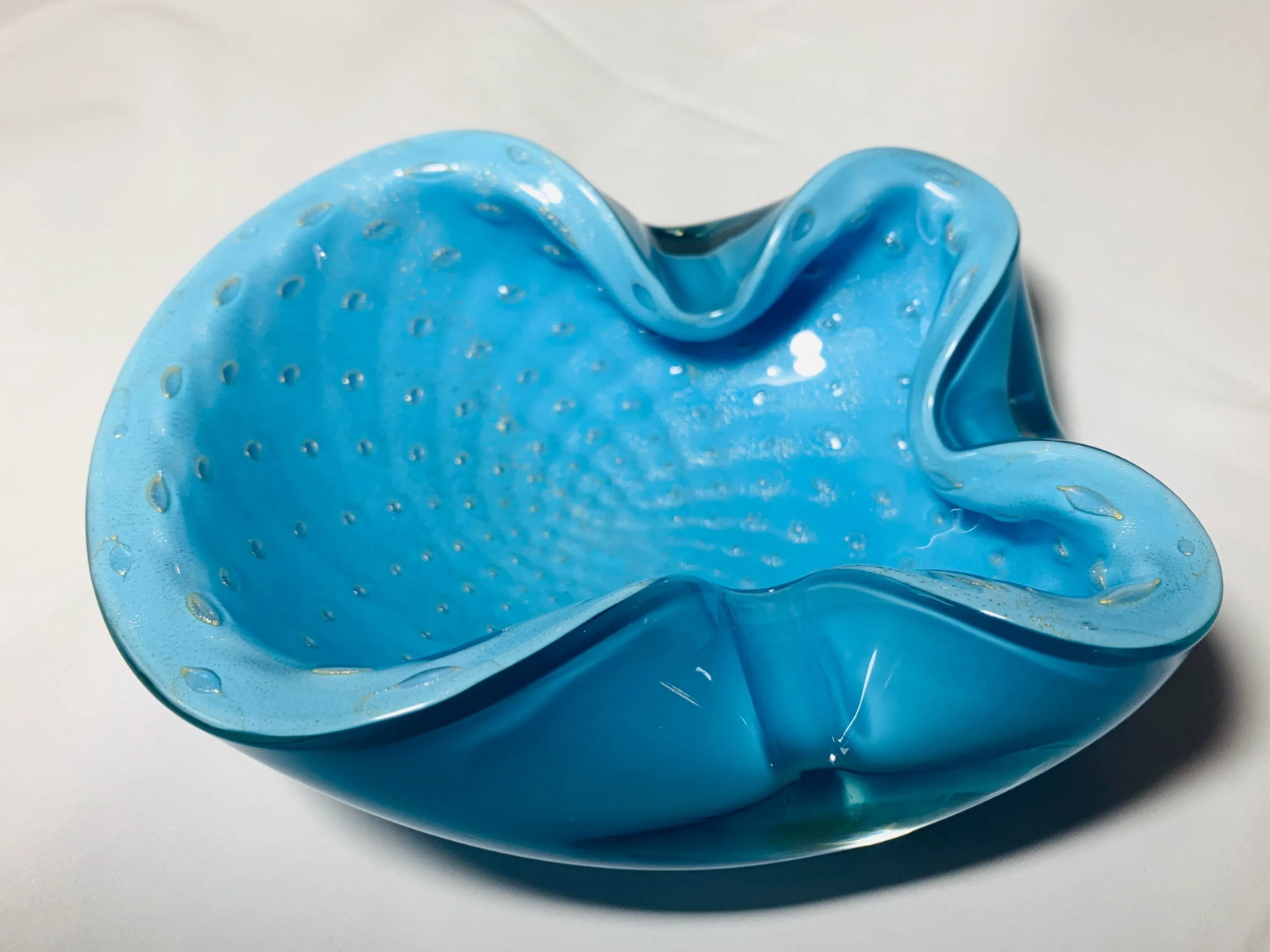 1950s Vintage Alfredo Barbini Murano Bullicante Turquoise Blue and Gold Fleck Cased Art Glass Bowl - 3