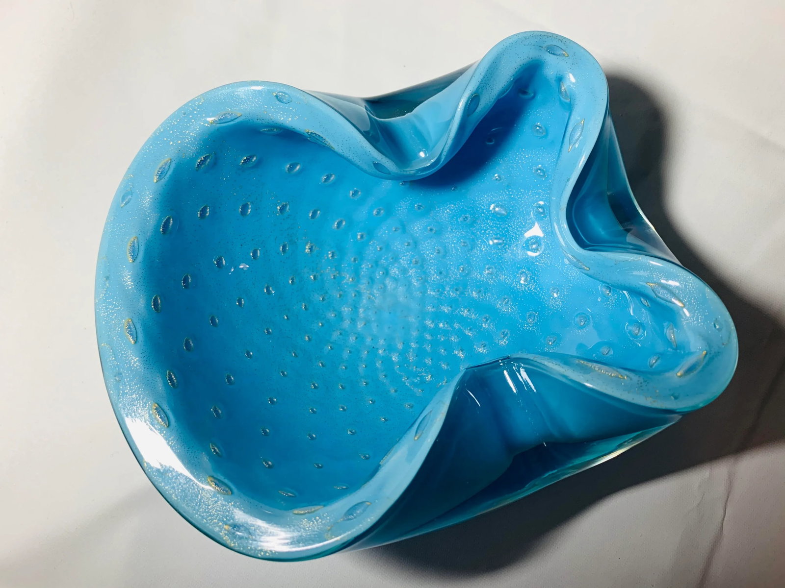 1950s Vintage Alfredo Barbini Murano Bullicante Turquoise Blue and Gold Fleck Cased Art Glass Bowl - 4