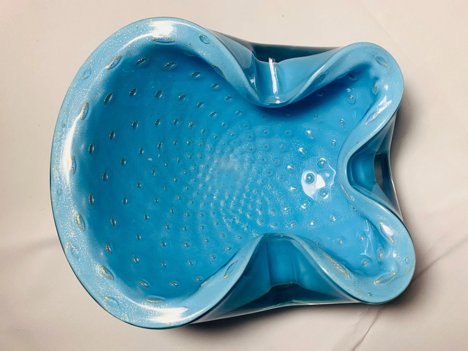 1950s Vintage Alfredo Barbini Murano Bullicante Turquoise Blue and Gold Fleck Cased Art Glass Bowl - 5