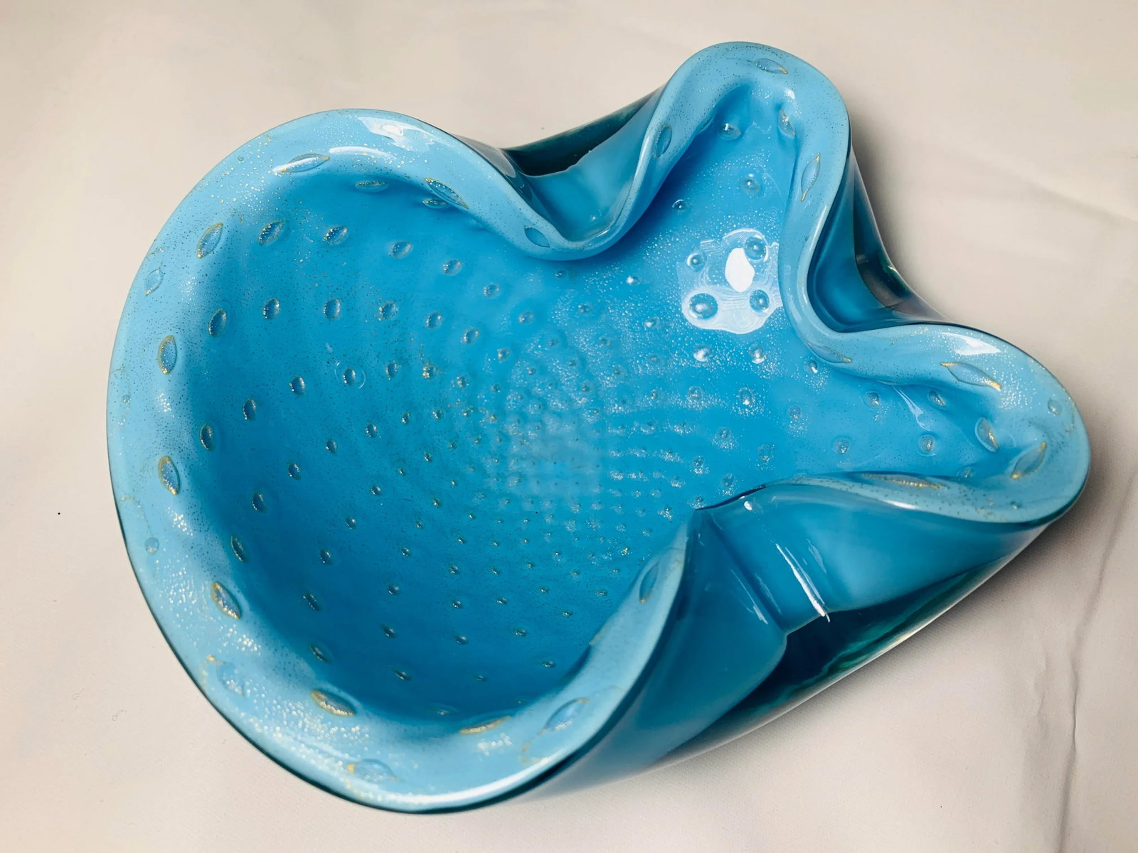 1950s Vintage Alfredo Barbini Murano Bullicante Turquoise Blue and Gold Fleck Cased Art Glass Bowl - 6