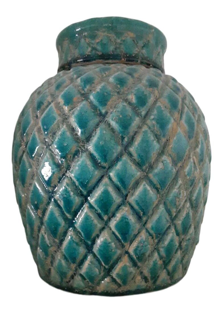Turquoise Ceramic Ginger Jar: Beautiful Turquoise Ginger Jar 10". Condition is excellent. Condition: Alterations: Original Condition Unaltered Imperfections: Some Imperfections Condition Notes: Beautiful Turquoise Ginger Jar 10".