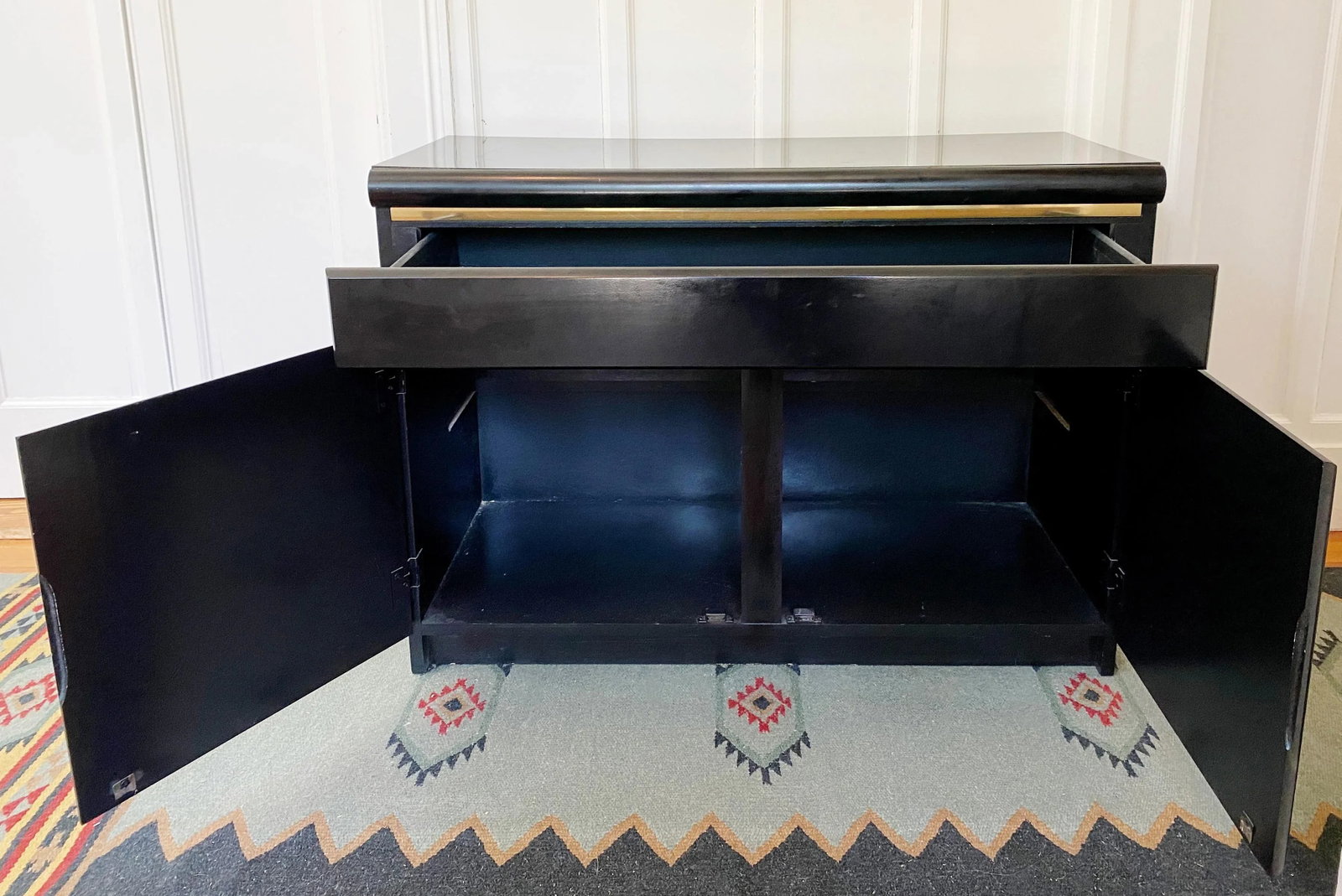 1970s Modern Broyhill Black Lacquer Sideboard - 4