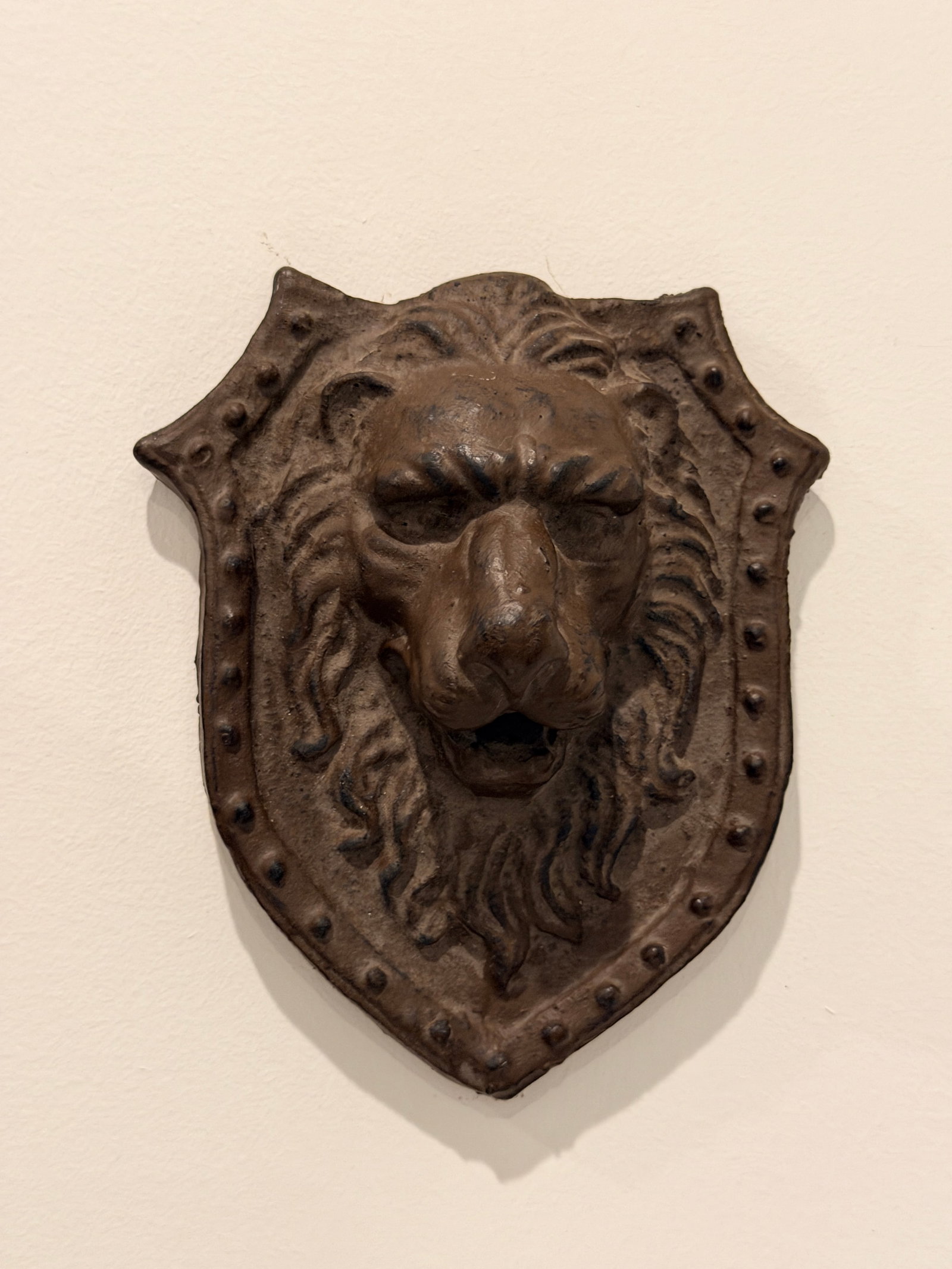 Antique-Style Cast Iron Lion Shield Wall Plaque - 5