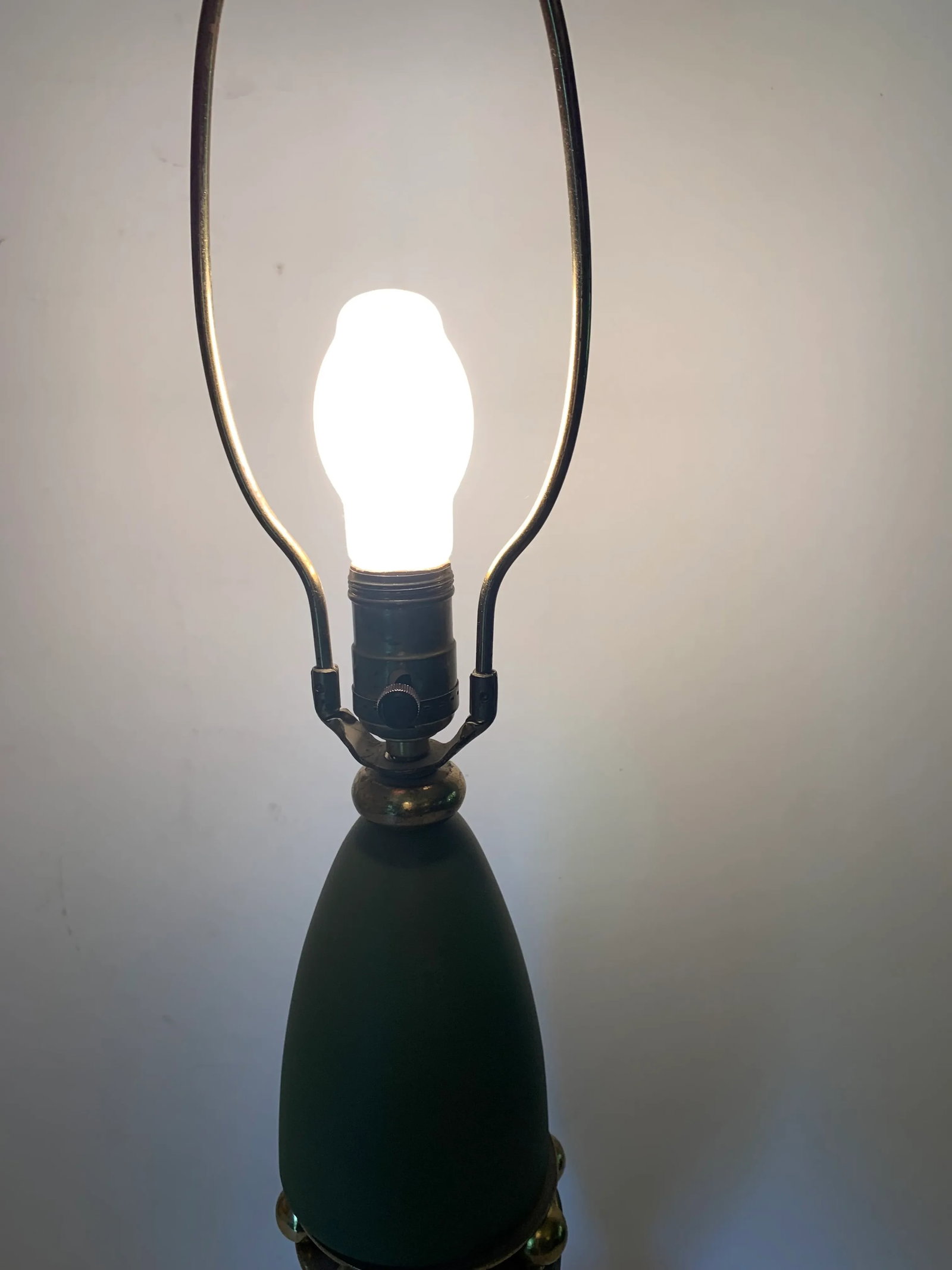 1950's Mid-Century Modern Green and Gold Atomic Ceramic Lamp - 9