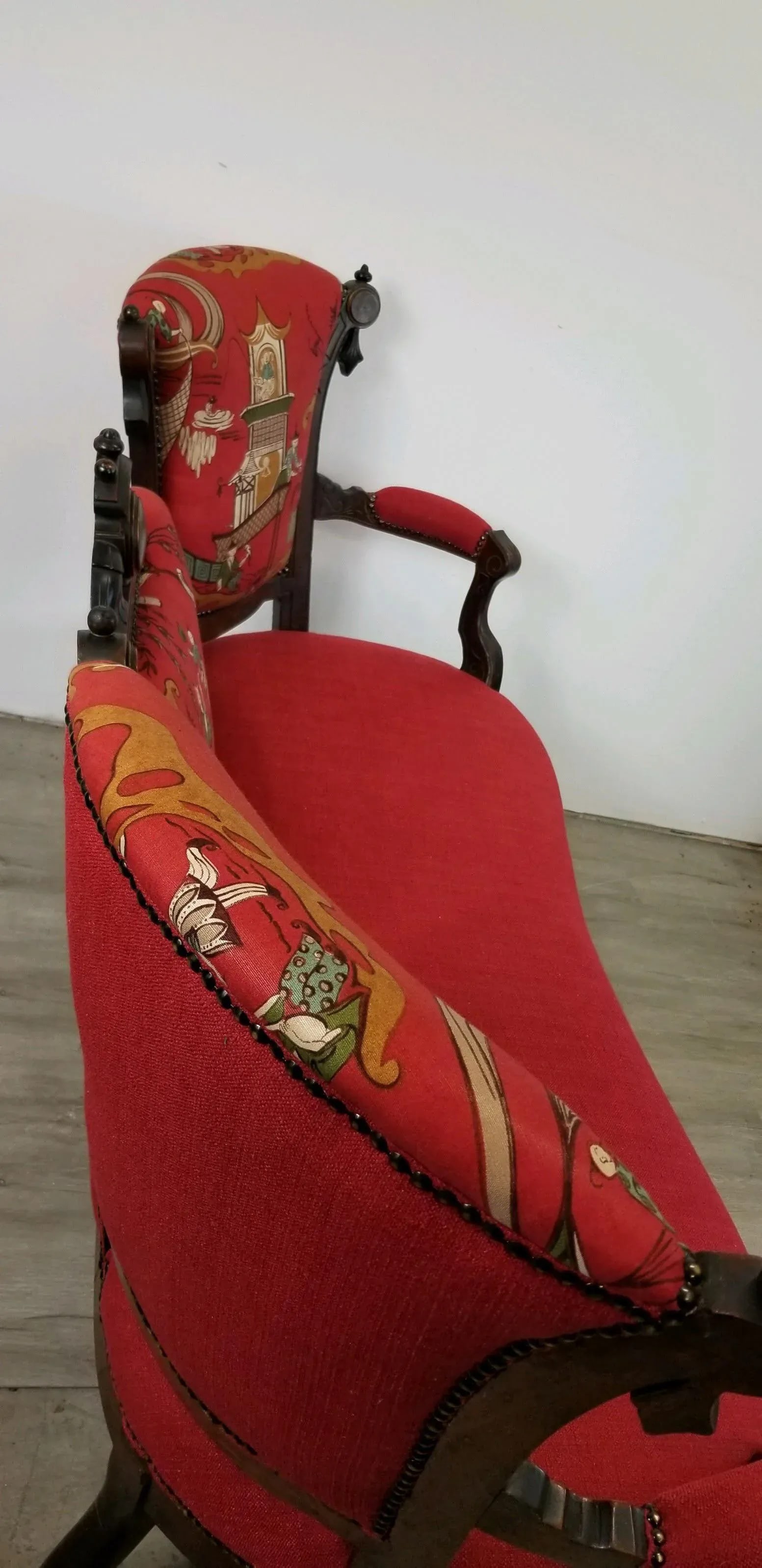 1800s Antique Sanderson & Sons Pagoda River Linen and Red Crypton Fabric Settee - 5
