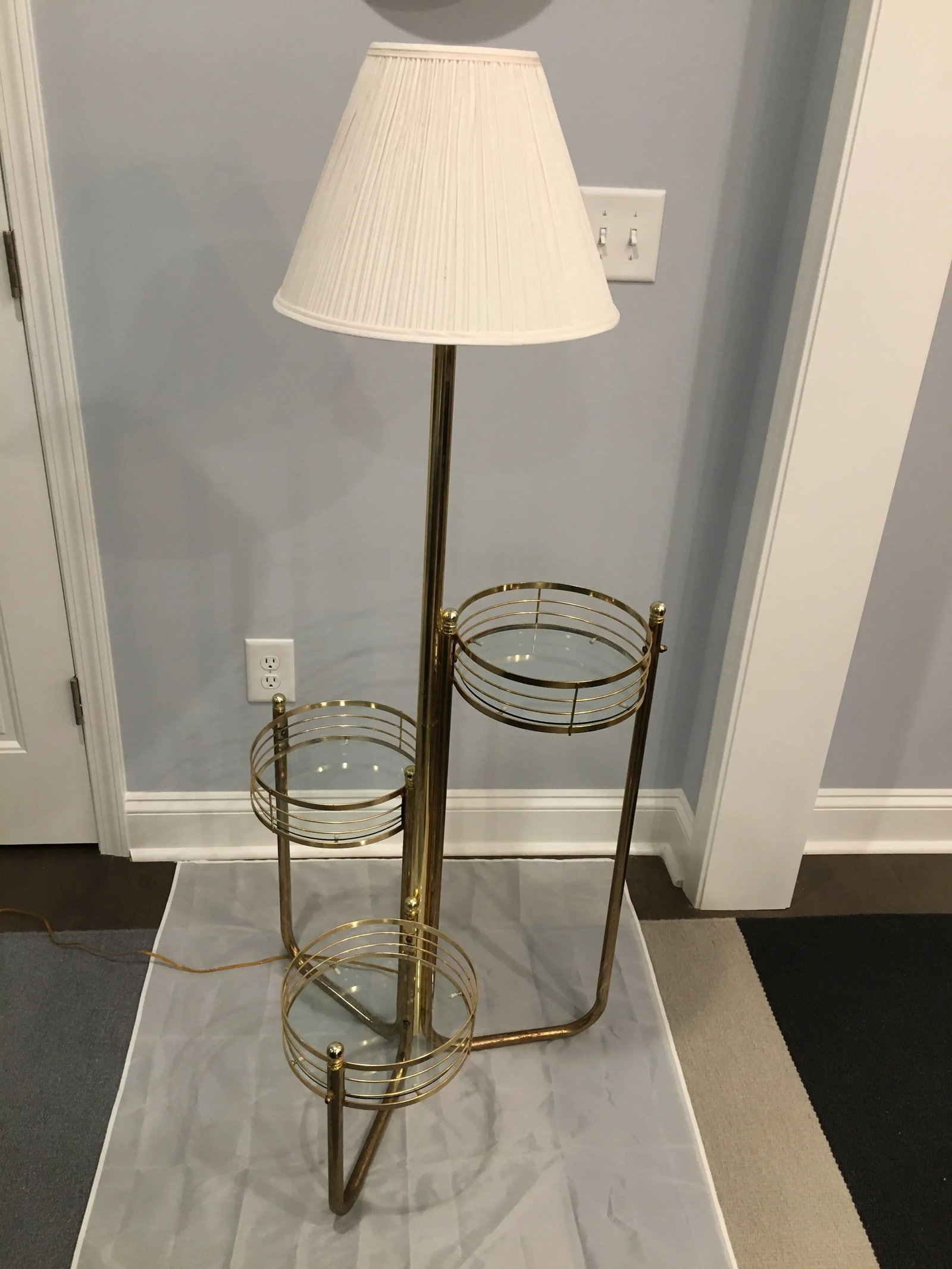 Vintage 1980s Brass & Glass Three Tier Plant Stand / Floor Lamp - 11