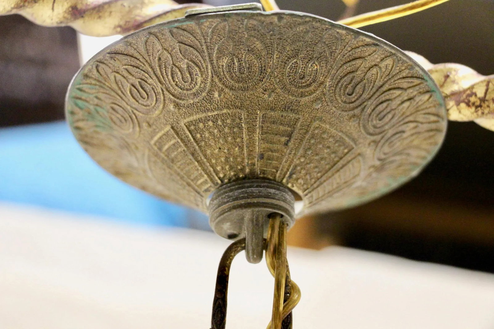 1950s Traditional Brass and Crystal 5 Arm Chandelier - 7