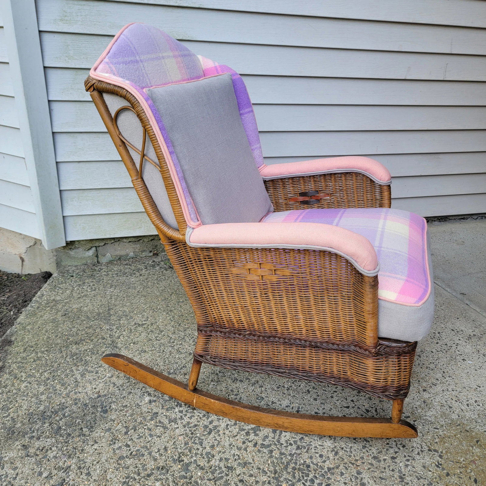 1920s Vintage Wicker and Rattan Rocker Attributed to Heywood Brothers and Wakefield - 10