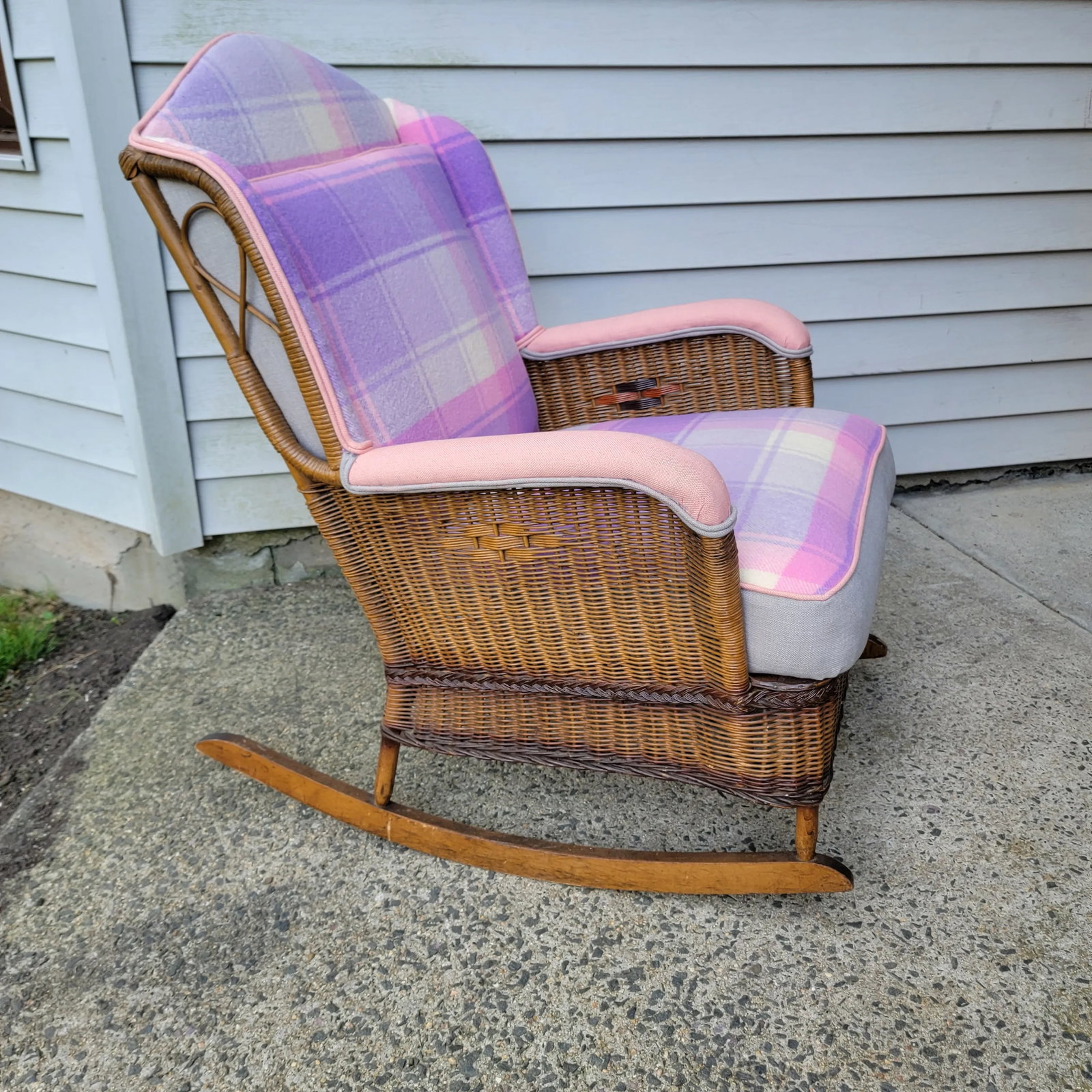 1920s Vintage Wicker and Rattan Rocker Attributed to Heywood Brothers and Wakefield - 8