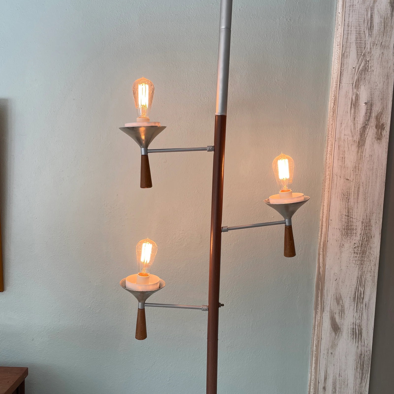 Mid-Century Tension Light With Three Adjustable Lights in Aluminum and Walnut - 10