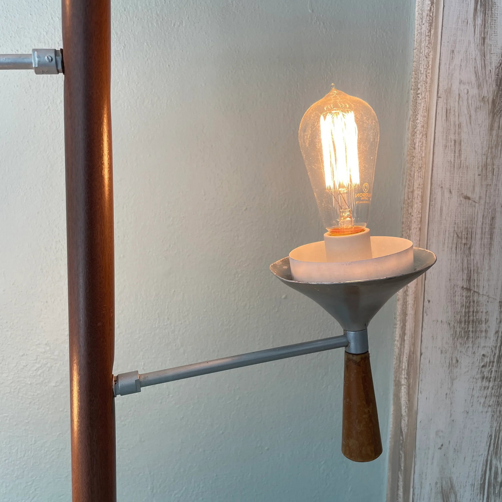 Mid-Century Tension Light With Three Adjustable Lights in Aluminum and Walnut - 11