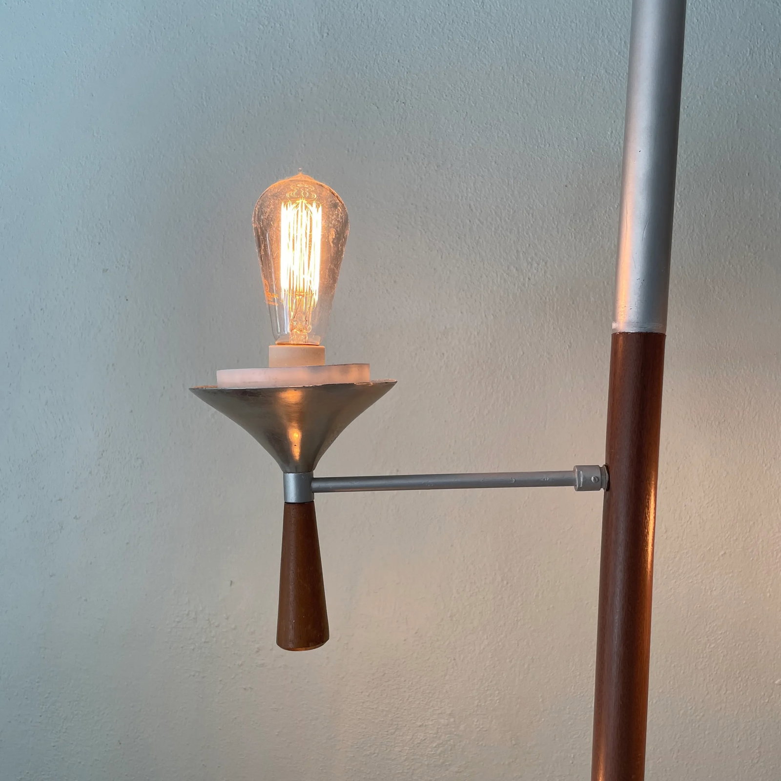 Mid-Century Tension Light With Three Adjustable Lights in Aluminum and Walnut - 12