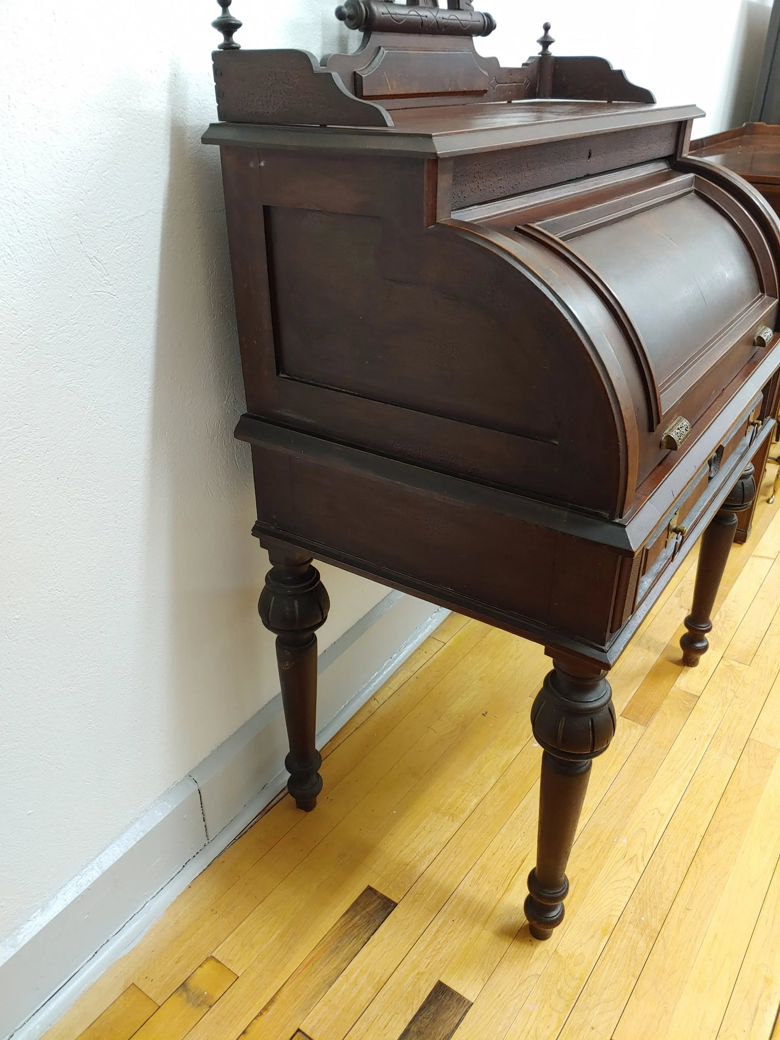 Antique 19th Century Mahogany Renaissance Revival Banker's Cylinder Secretary Desk - 6