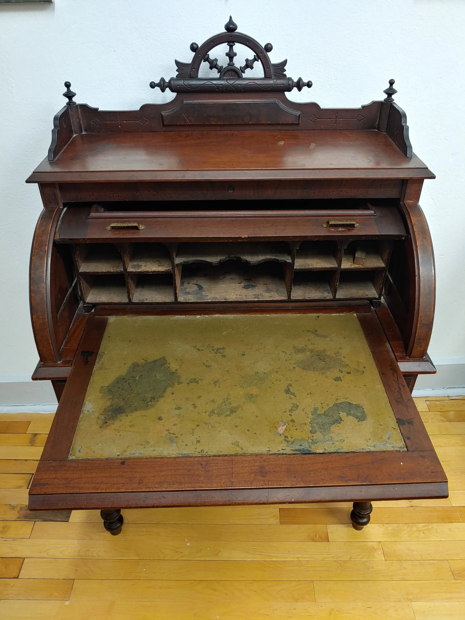 Antique 19th Century Mahogany Renaissance Revival Banker's Cylinder Secretary Desk - 9