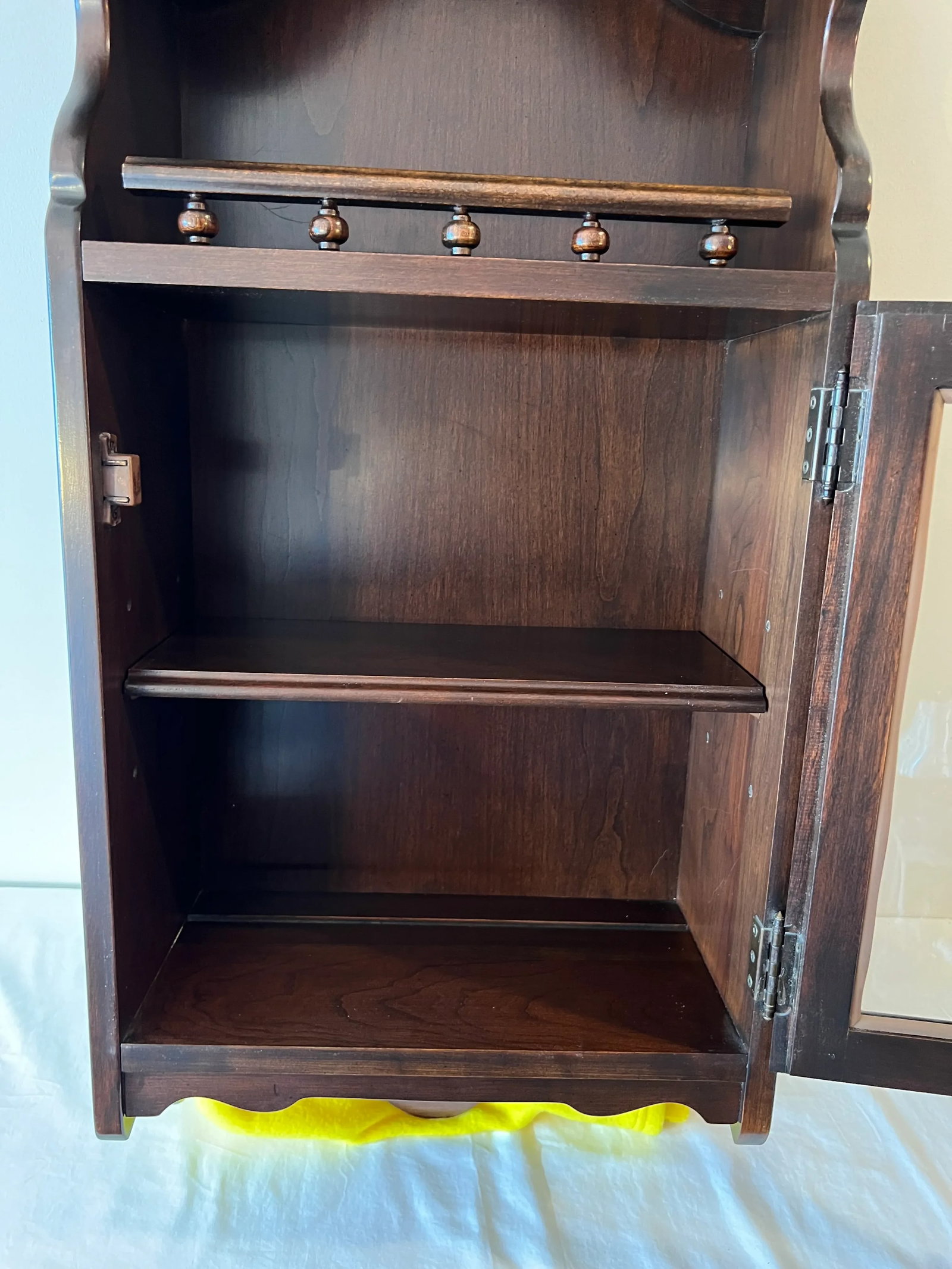 Late 20th Century Vintage Ethan Allen Wall Hanging Curio Display Cabinet With Interior and Open Top - 10