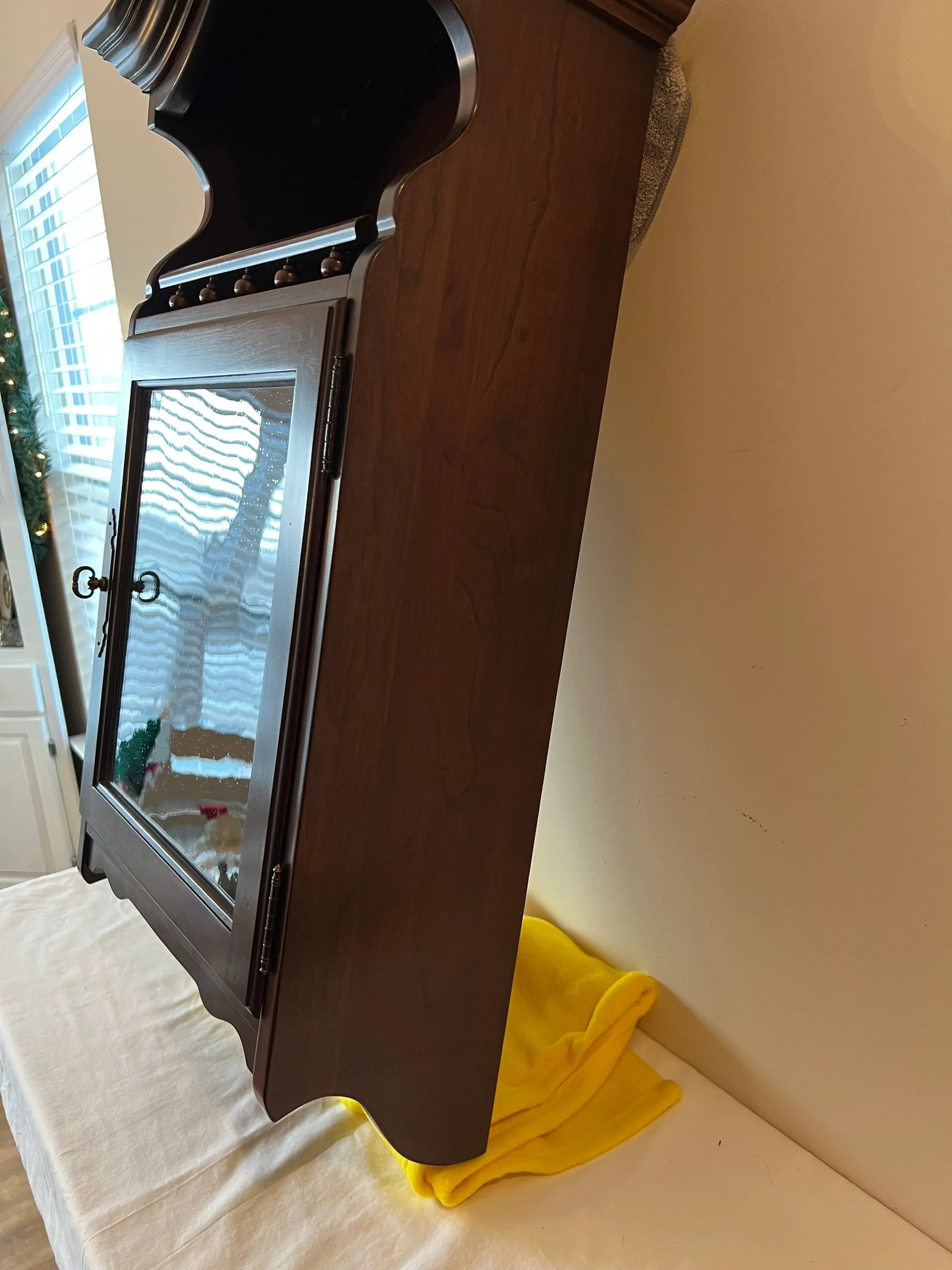 Late 20th Century Vintage Ethan Allen Wall Hanging Curio Display Cabinet With Interior and Open Top - 3