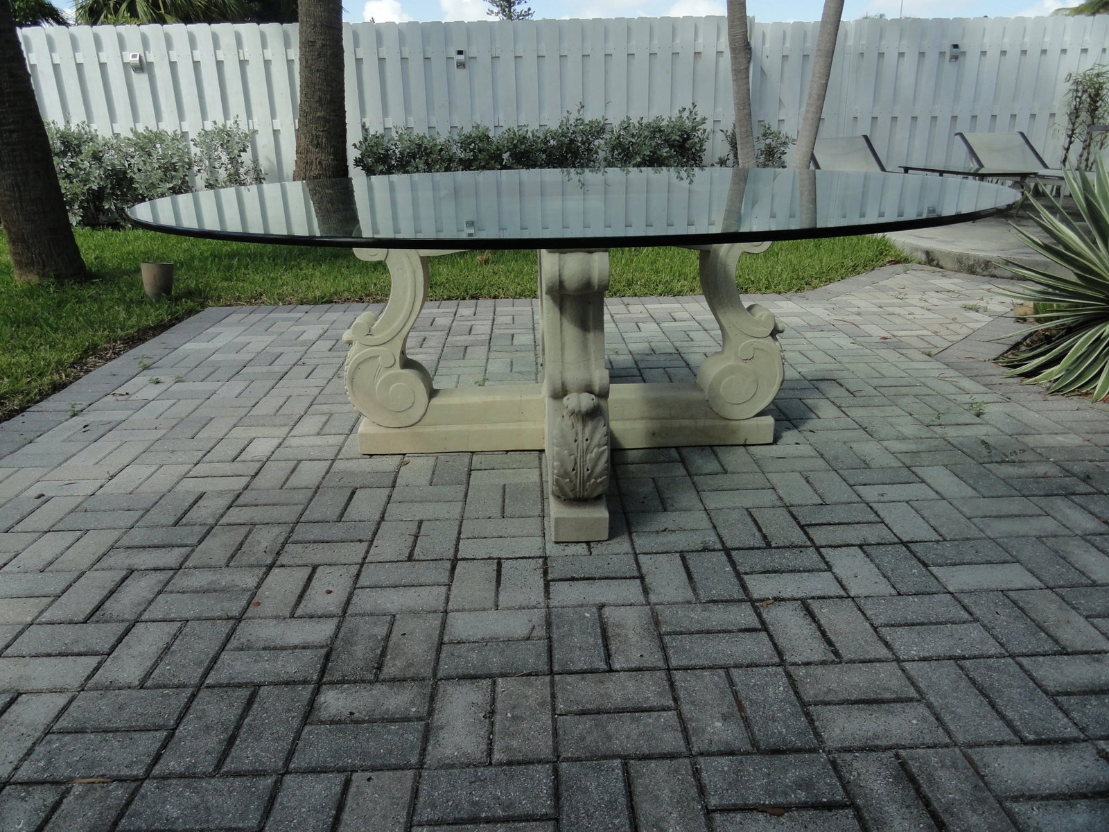 1980s Neoclassical Michael Taylor Four-Lyre Concrete Table Base - 10