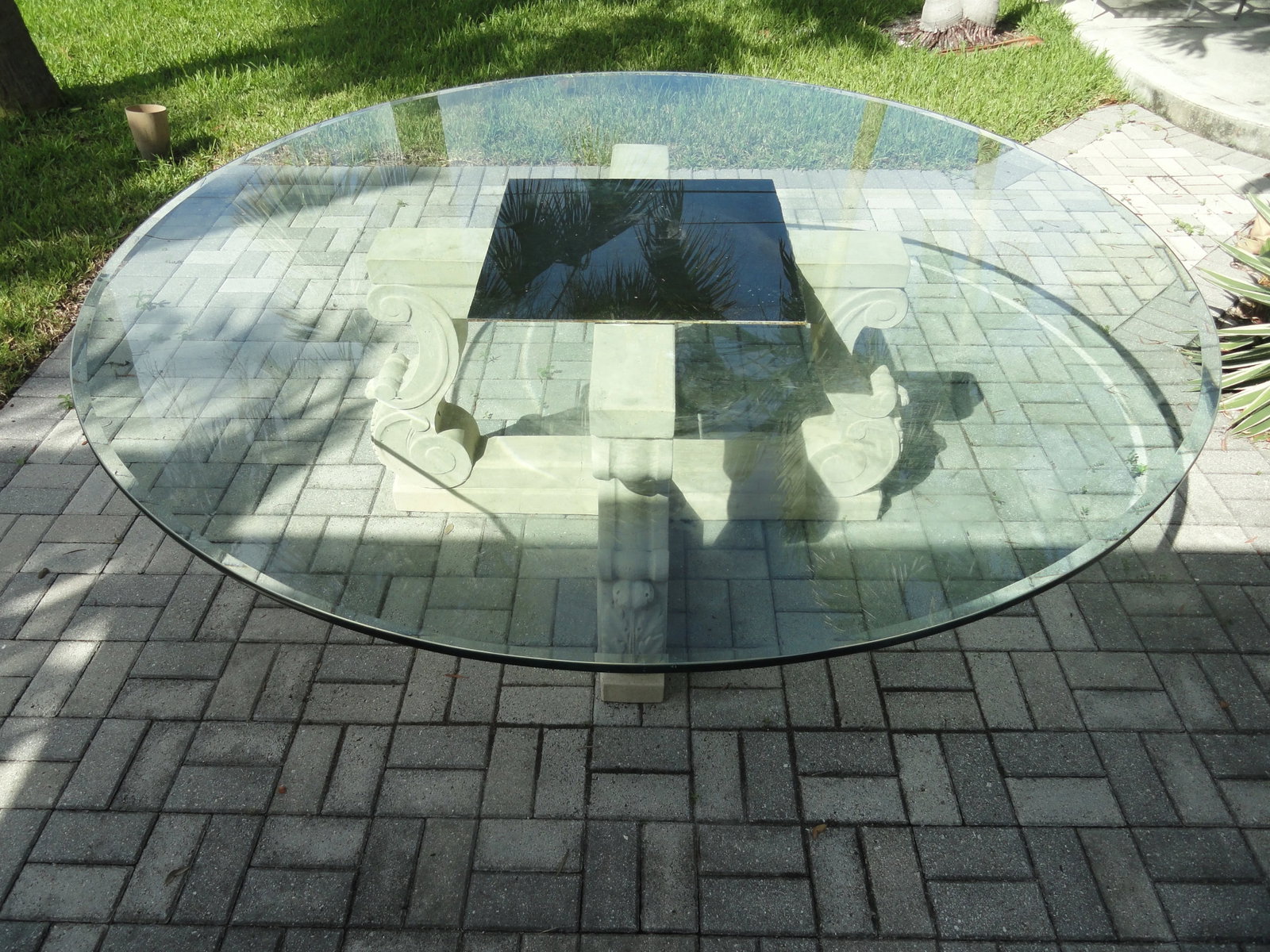 1980s Neoclassical Michael Taylor Four-Lyre Concrete Table Base - 2