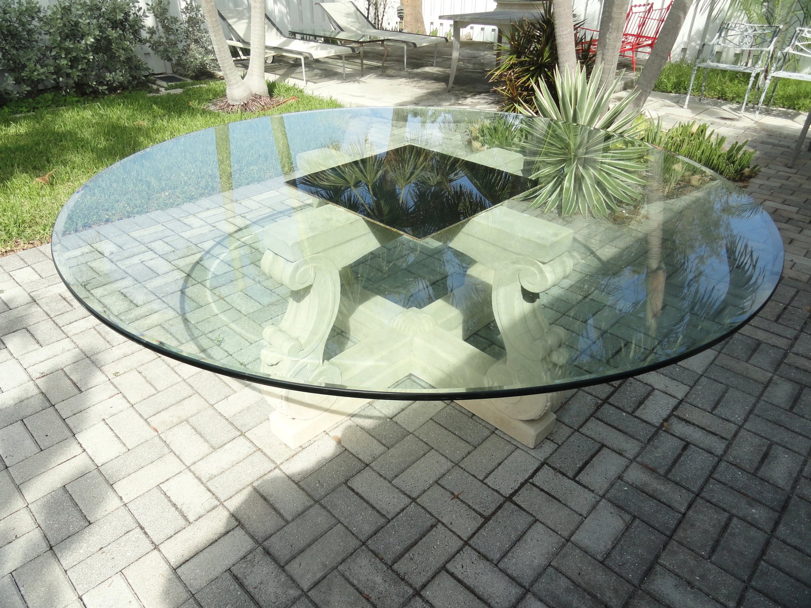 1980s Neoclassical Michael Taylor Four-Lyre Concrete Table Base - 3