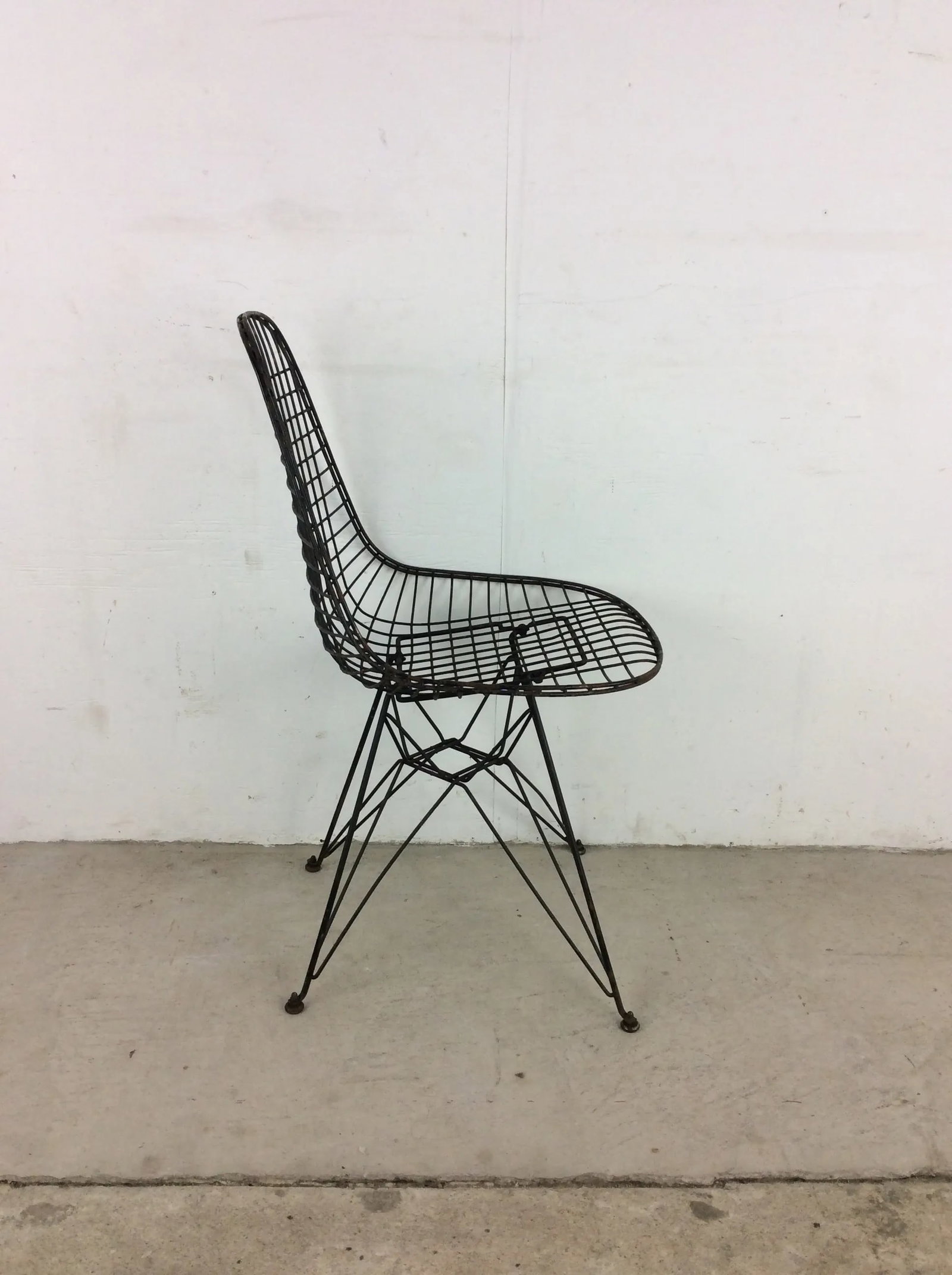 1960s Mid Century Modern Wire Eames Chair With Eiffel Base by Herman Miller - 3