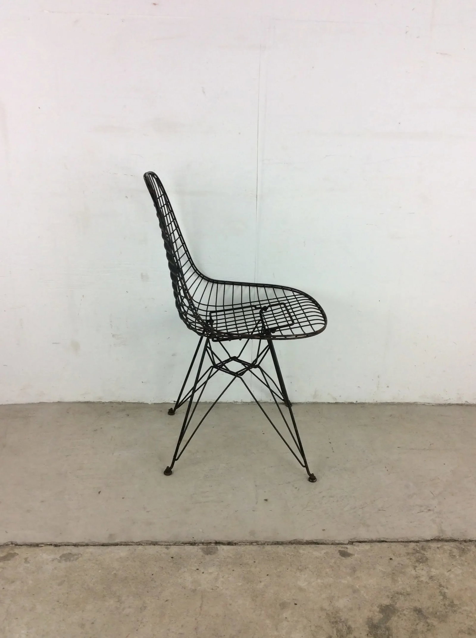 1960s Mid Century Modern Wire Eames Chair With Eiffel Base by Herman Miller - 7
