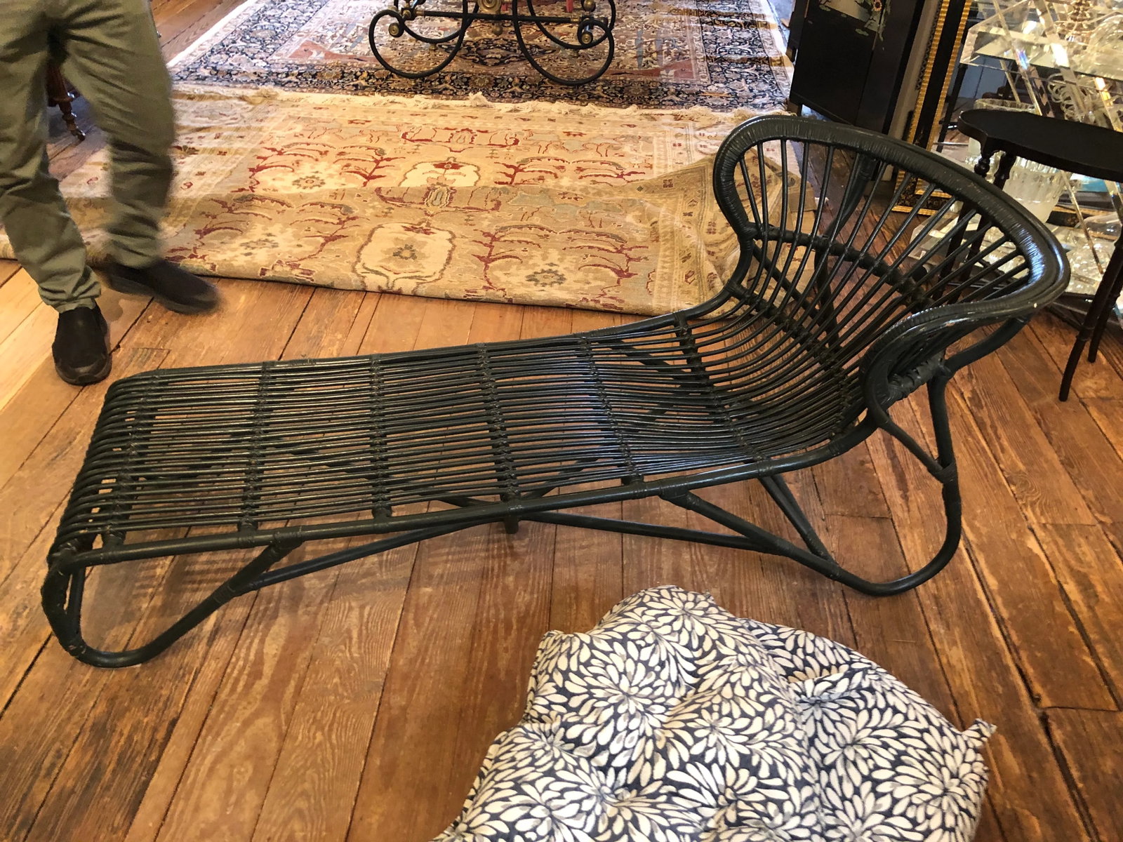 Antique Wicker Chaise Longue With New Cushions - 10