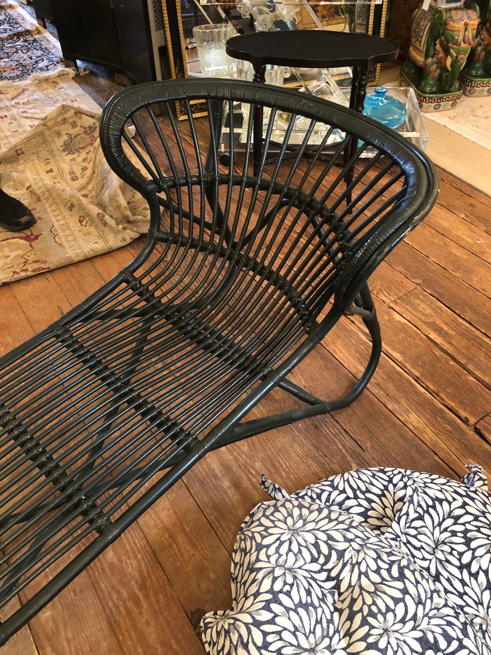 Antique Wicker Chaise Longue With New Cushions - 7
