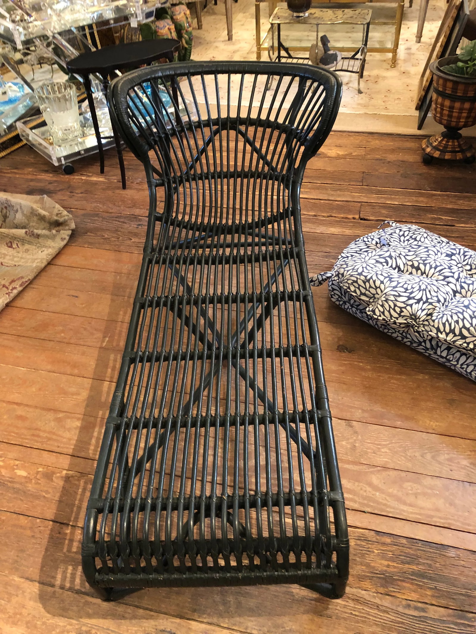 Antique Wicker Chaise Longue With New Cushions - 8