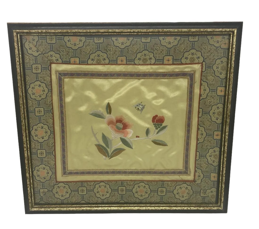 Vintage Japanese Framed Silk Embroidered Panel With a Floating Butterfly Approaching a Flower Surrou - 12
