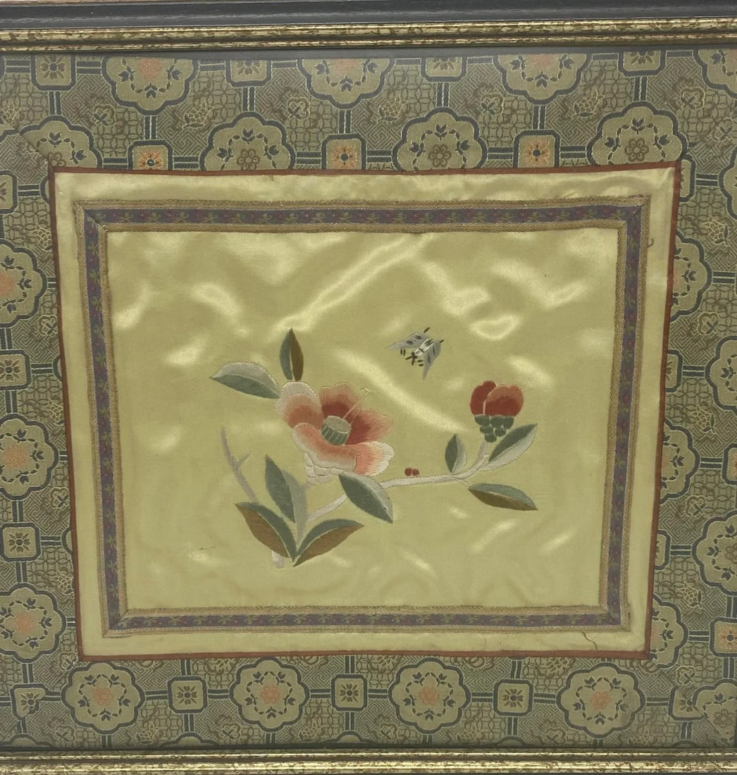Vintage Japanese Framed Silk Embroidered Panel With a Floating Butterfly Approaching a Flower Surrou - 2