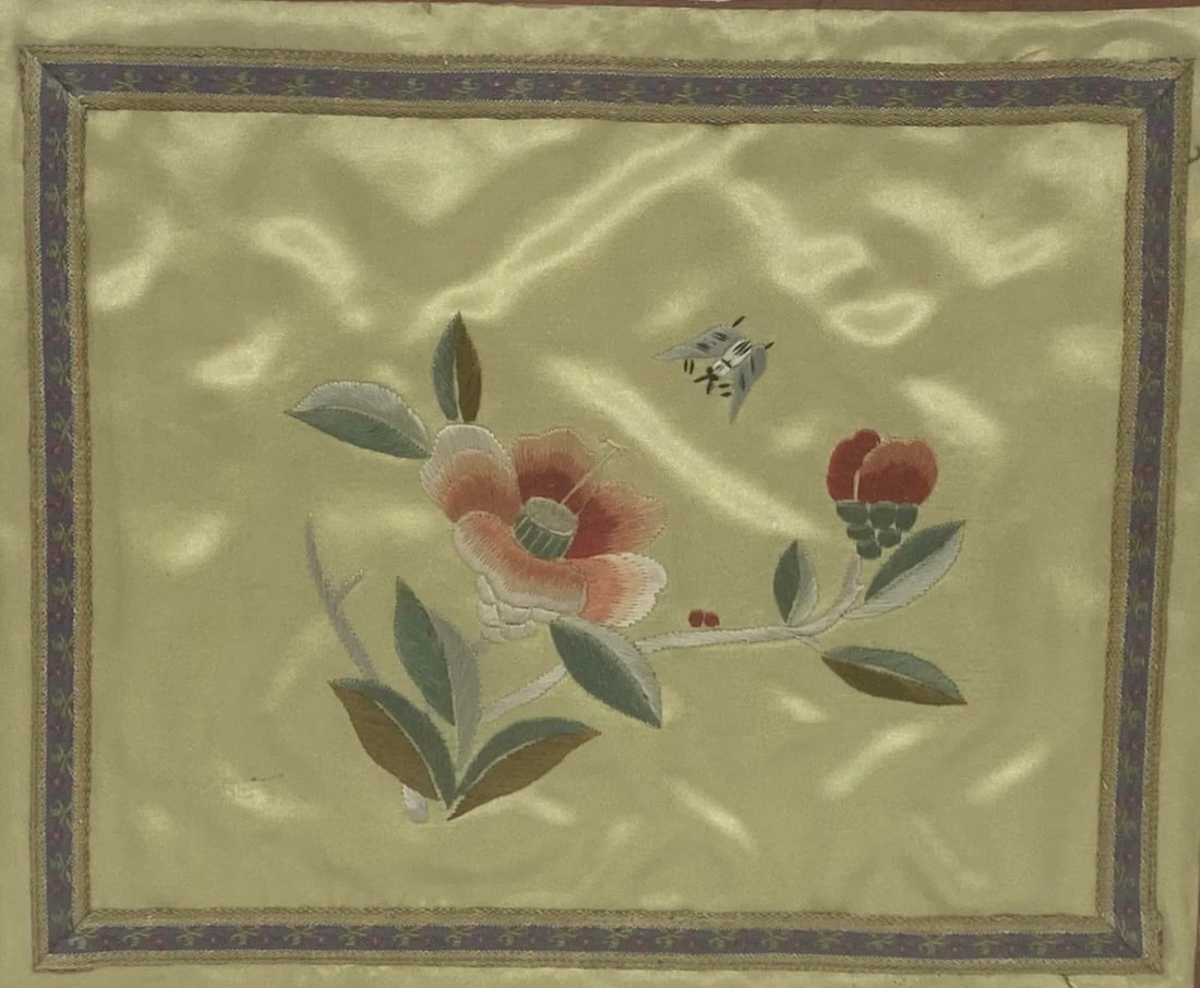 Vintage Japanese Framed Silk Embroidered Panel With a Floating Butterfly Approaching a Flower Surrou - 3