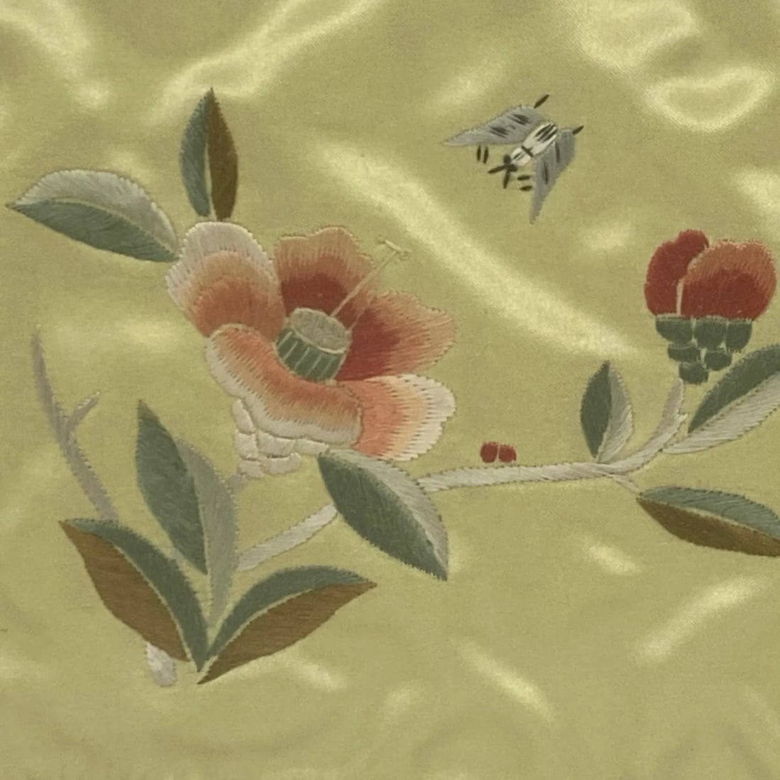 Vintage Japanese Framed Silk Embroidered Panel With a Floating Butterfly Approaching a Flower Surrou - 4