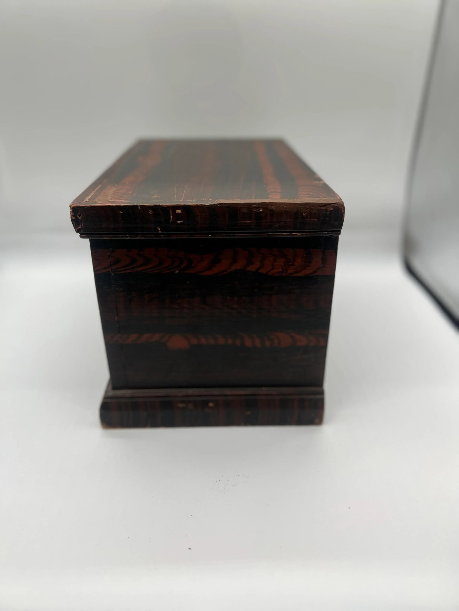 Spectacular American Grain Painted Strong Box, New England Circa 1800 - 3