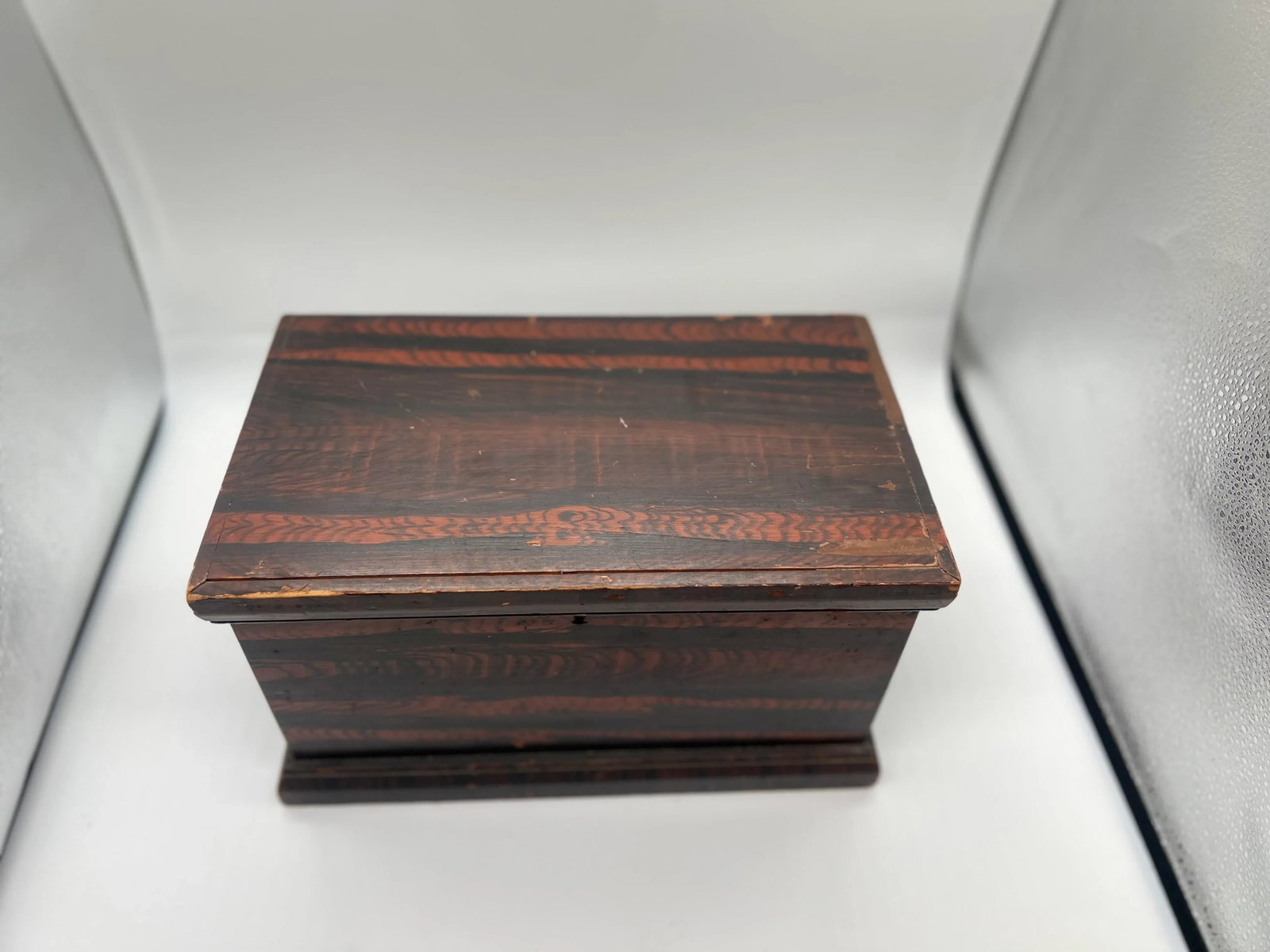 Spectacular American Grain Painted Strong Box, New England Circa 1800 - 4