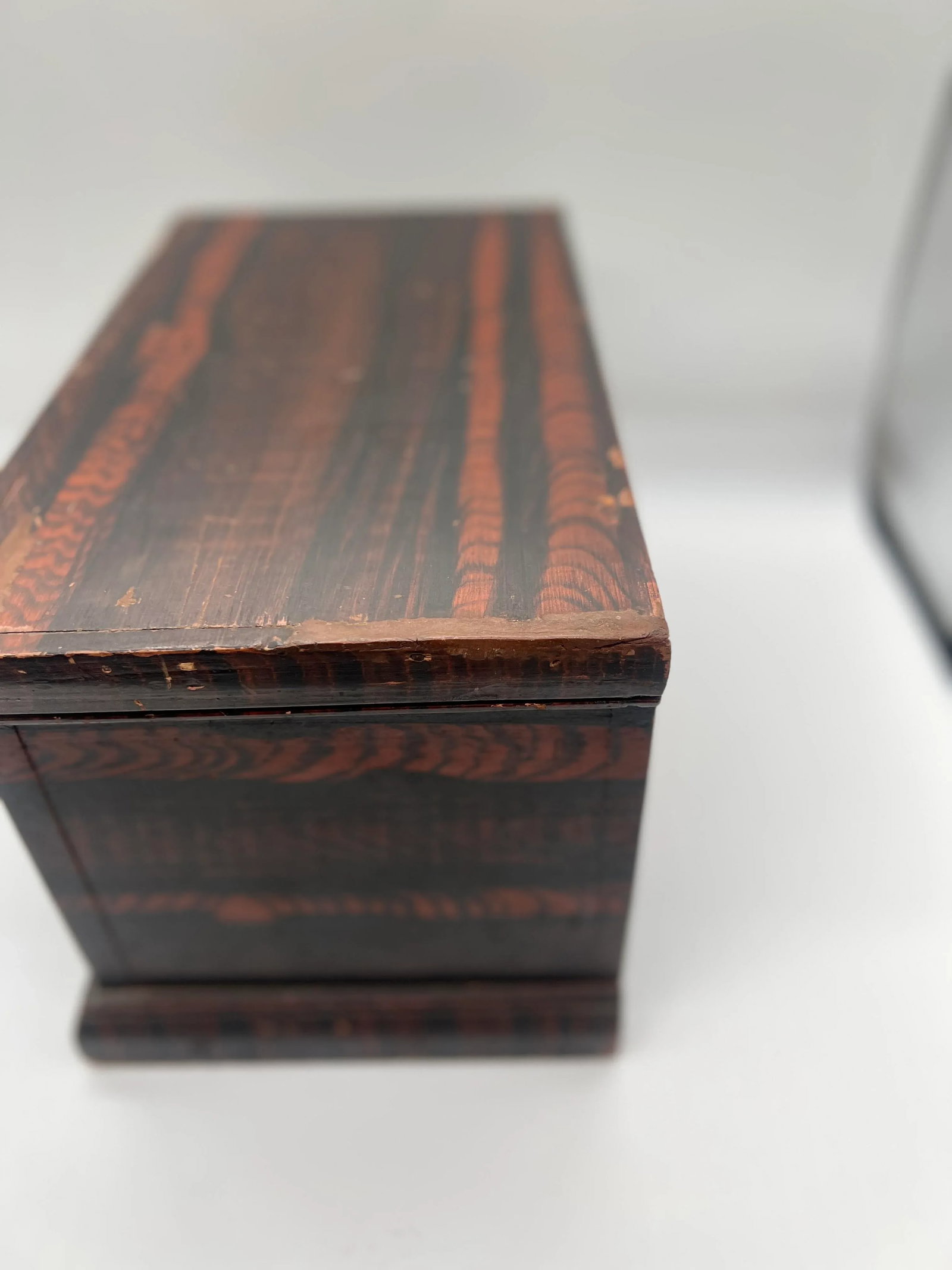 Spectacular American Grain Painted Strong Box, New England Circa 1800 - 7