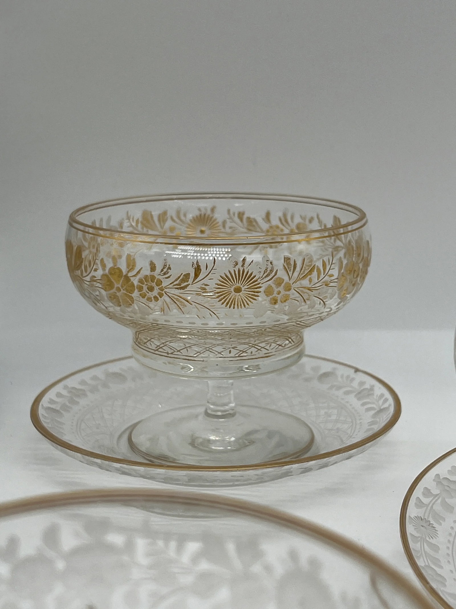 18 Pc, Antique Foliate & Gilt Acid Etched Champagne Coupe & Under Plate Set - 3