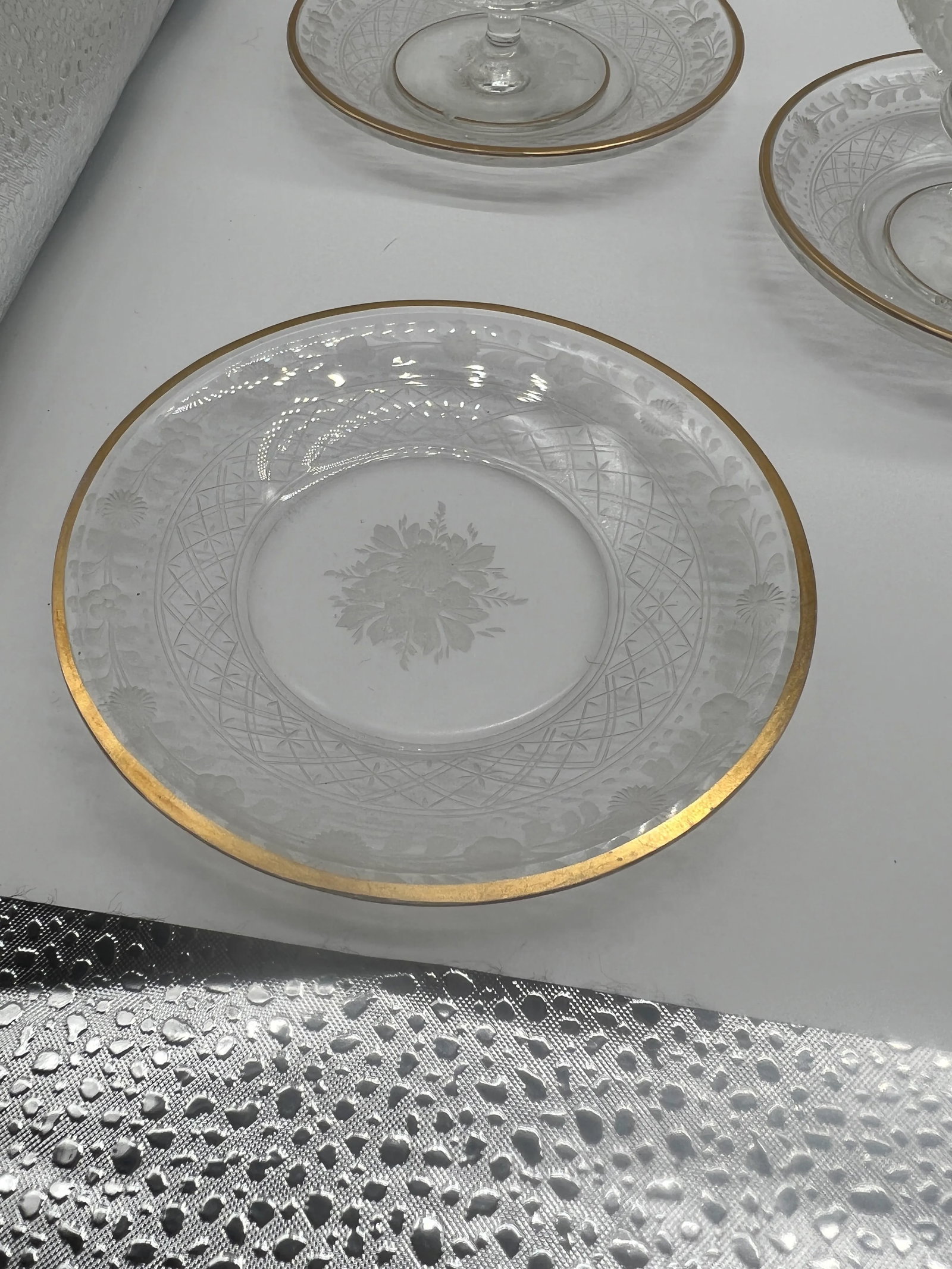 18 Pc, Antique Foliate & Gilt Acid Etched Champagne Coupe & Under Plate Set - 4