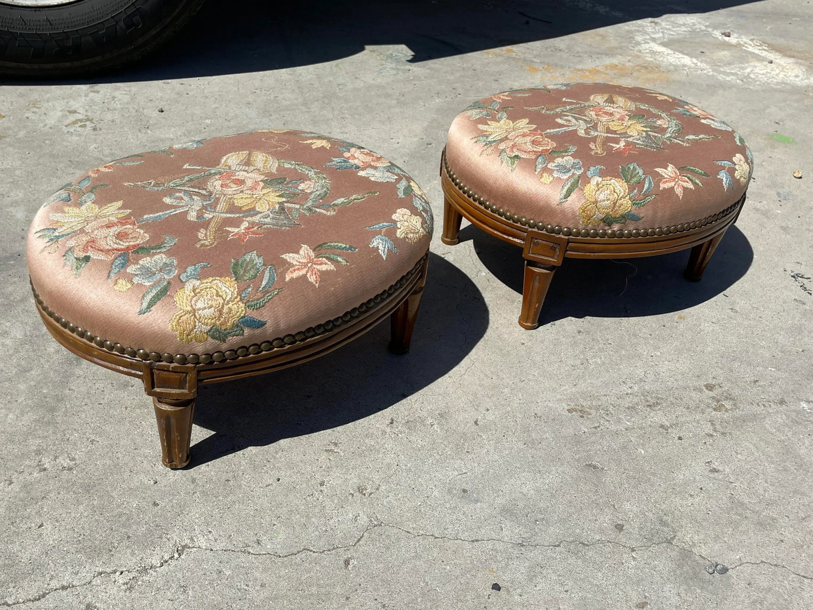 Pair of French Louis XVI Early 20th Century Foot Stools - 10