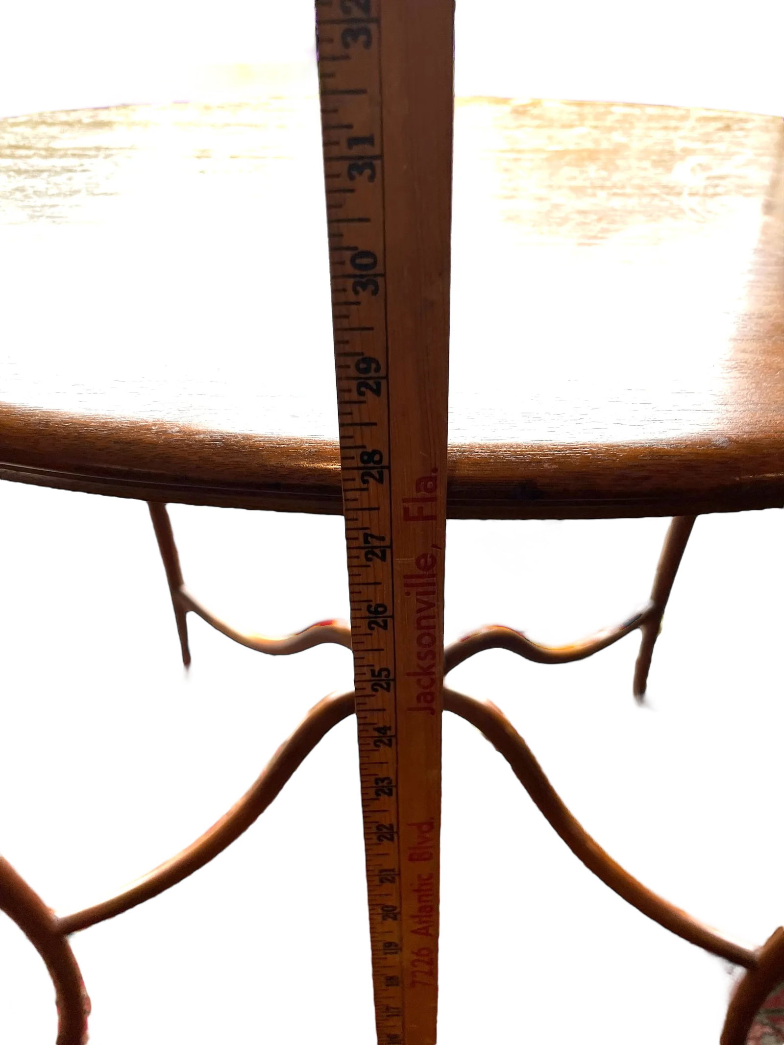 Late 19th Century Oak Oval Accent, Side, Entry, Hall or Tea Table With Cabriole Legs and Ornate Stre - 11