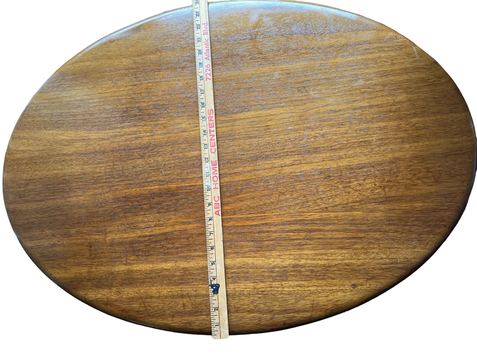 Late 19th Century Oak Oval Accent, Side, Entry, Hall or Tea Table With Cabriole Legs and Ornate Stre - 6