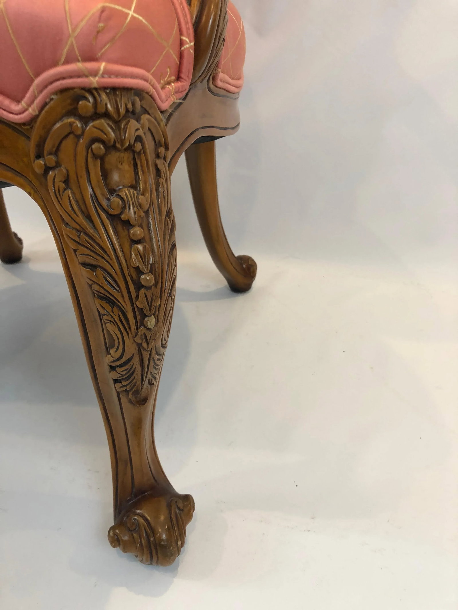 1980s Vintage Regal Louis XVI Style Girard Emilia Hand Carved Italian Armchair - 4