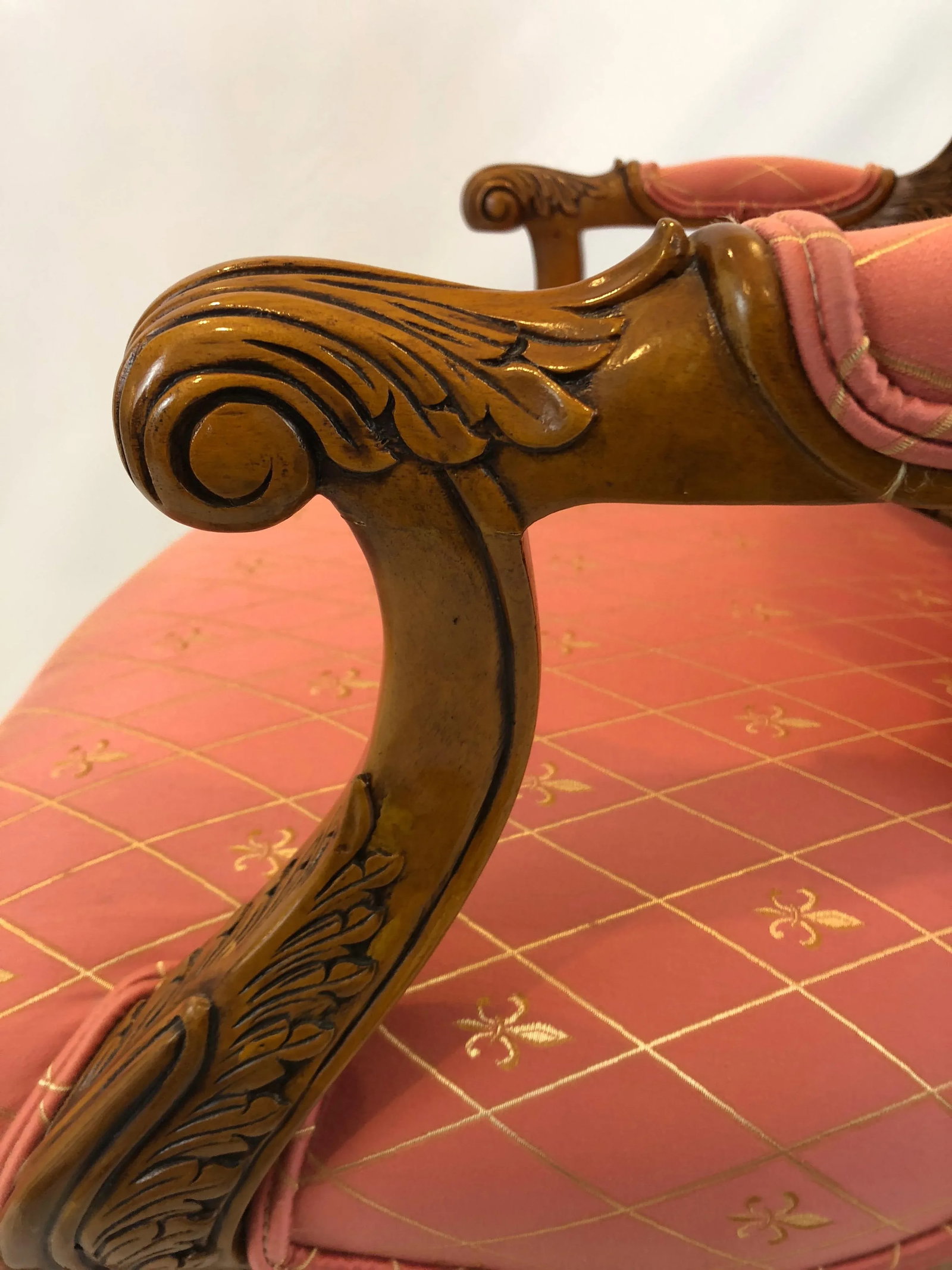 1980s Vintage Regal Louis XVI Style Girard Emilia Hand Carved Italian Armchair - 7