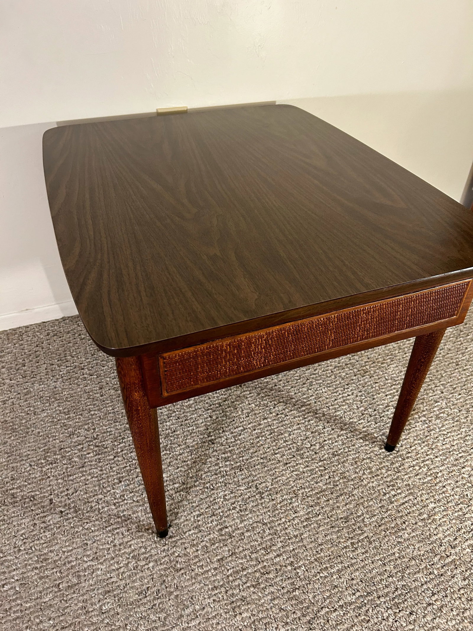 1960s Vintage American of Martinsville Walnut Side Table - 3